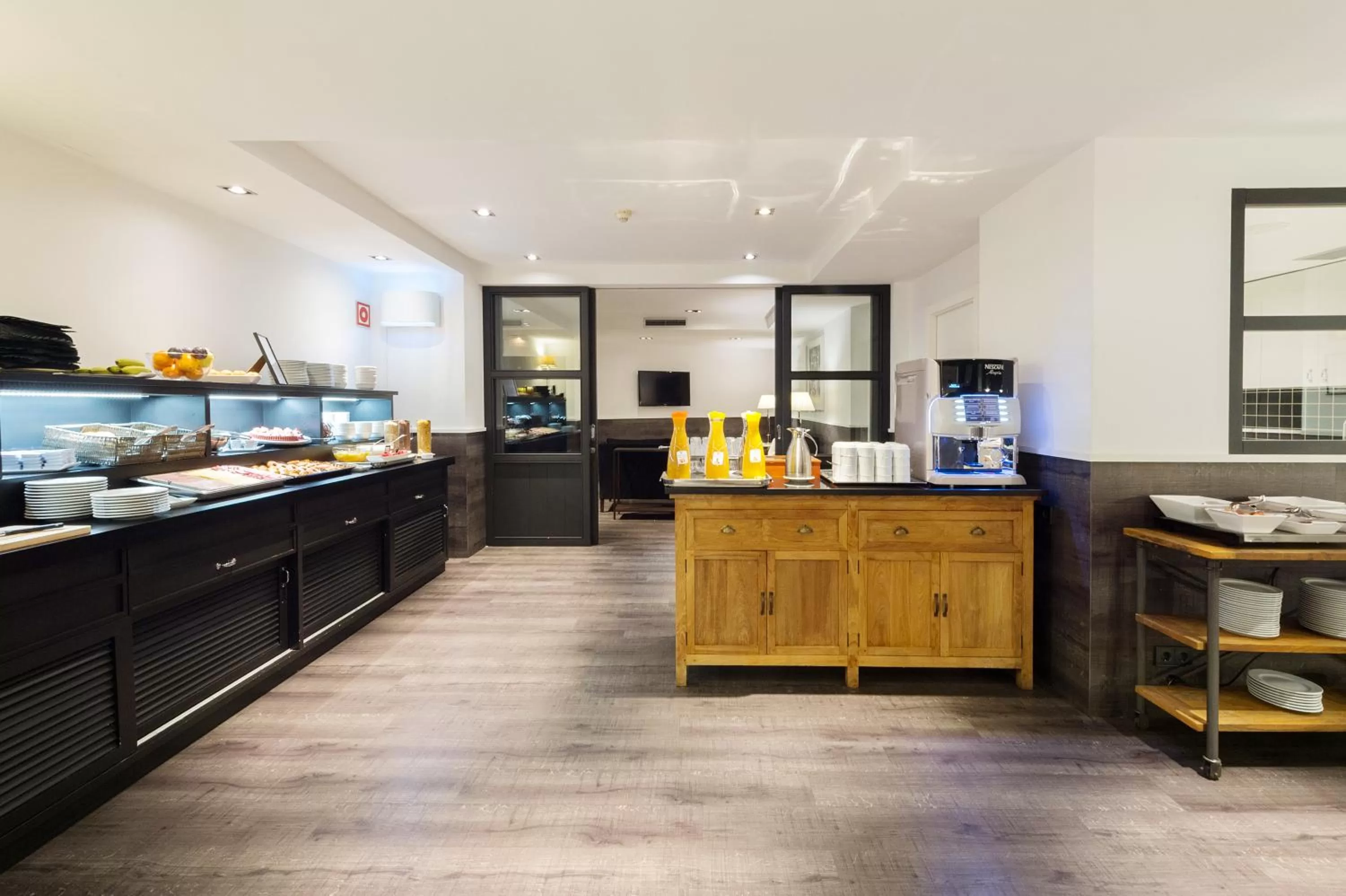 Restaurant/places to eat in Paral·lel