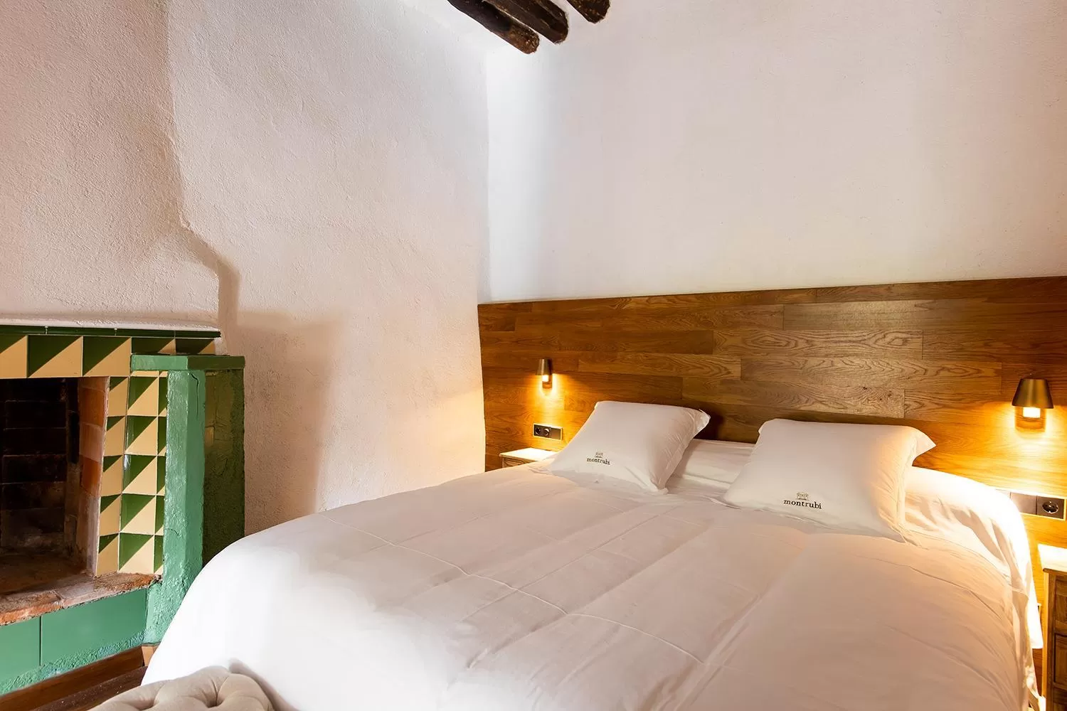 Bed in Hotel Montrubí 1771 - Slow Winery Hotel - Adults only