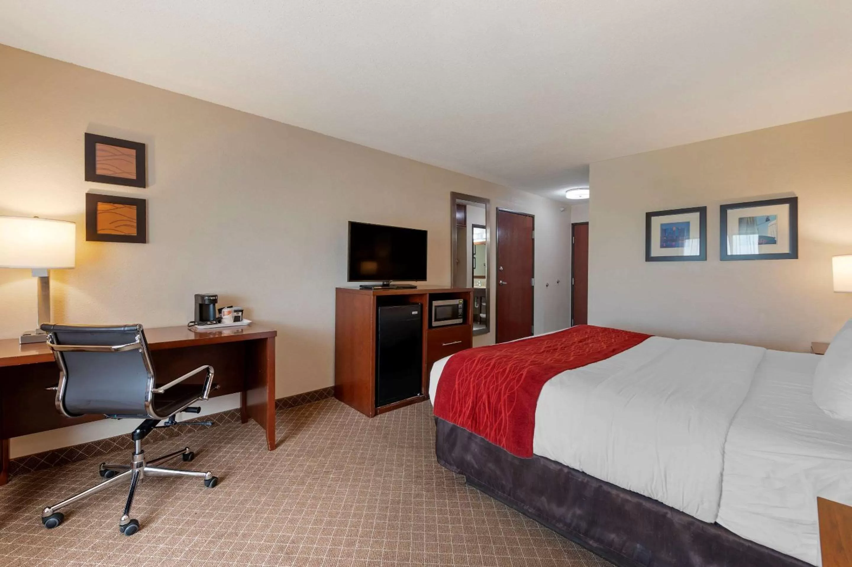 Photo of the whole room, Bed in Comfort Inn Pickerington - Columbus East