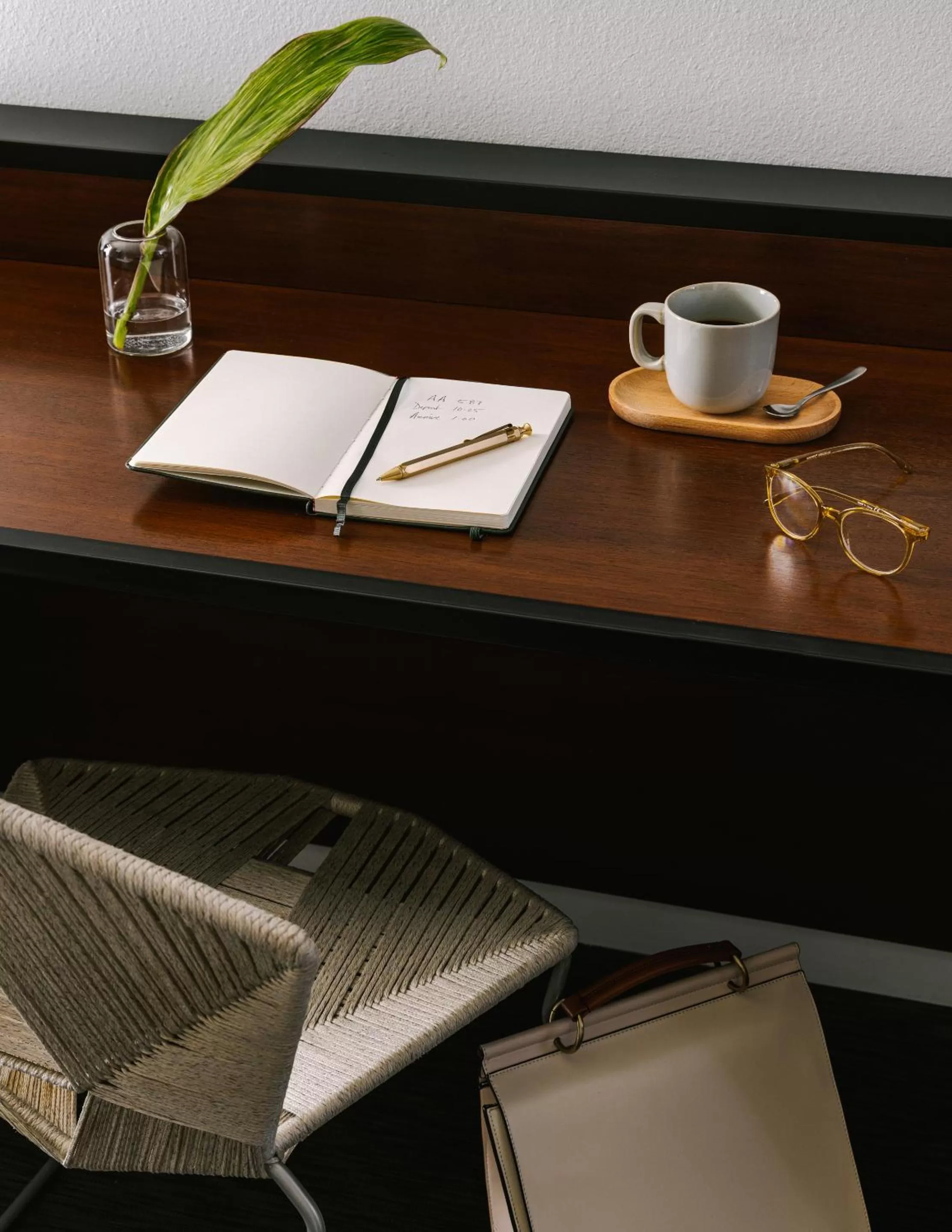 Living room, Kitchen/Kitchenette in The V powered by Sonder