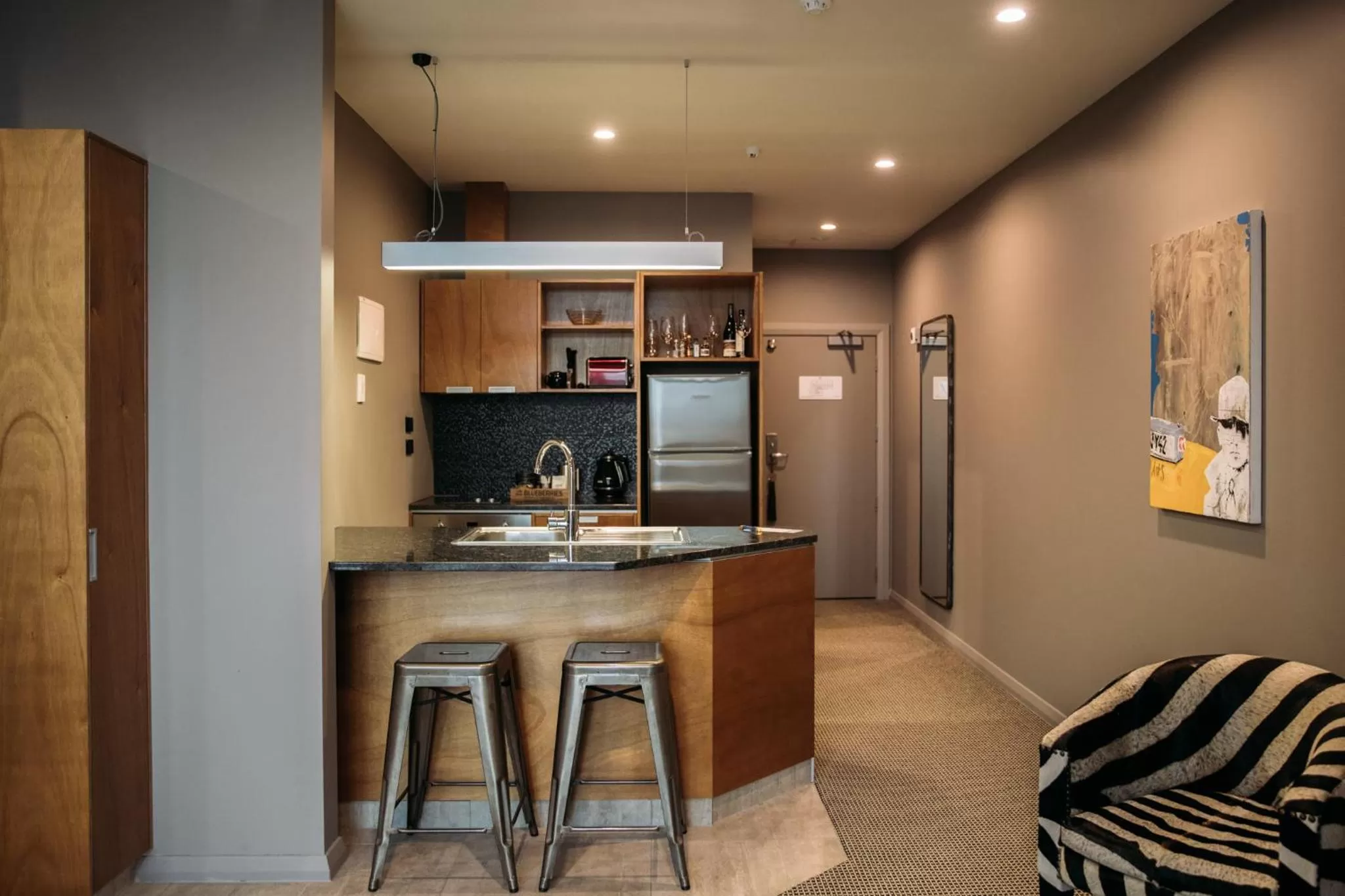 Kitchen or kitchenette in King and Queen Hotel Suites