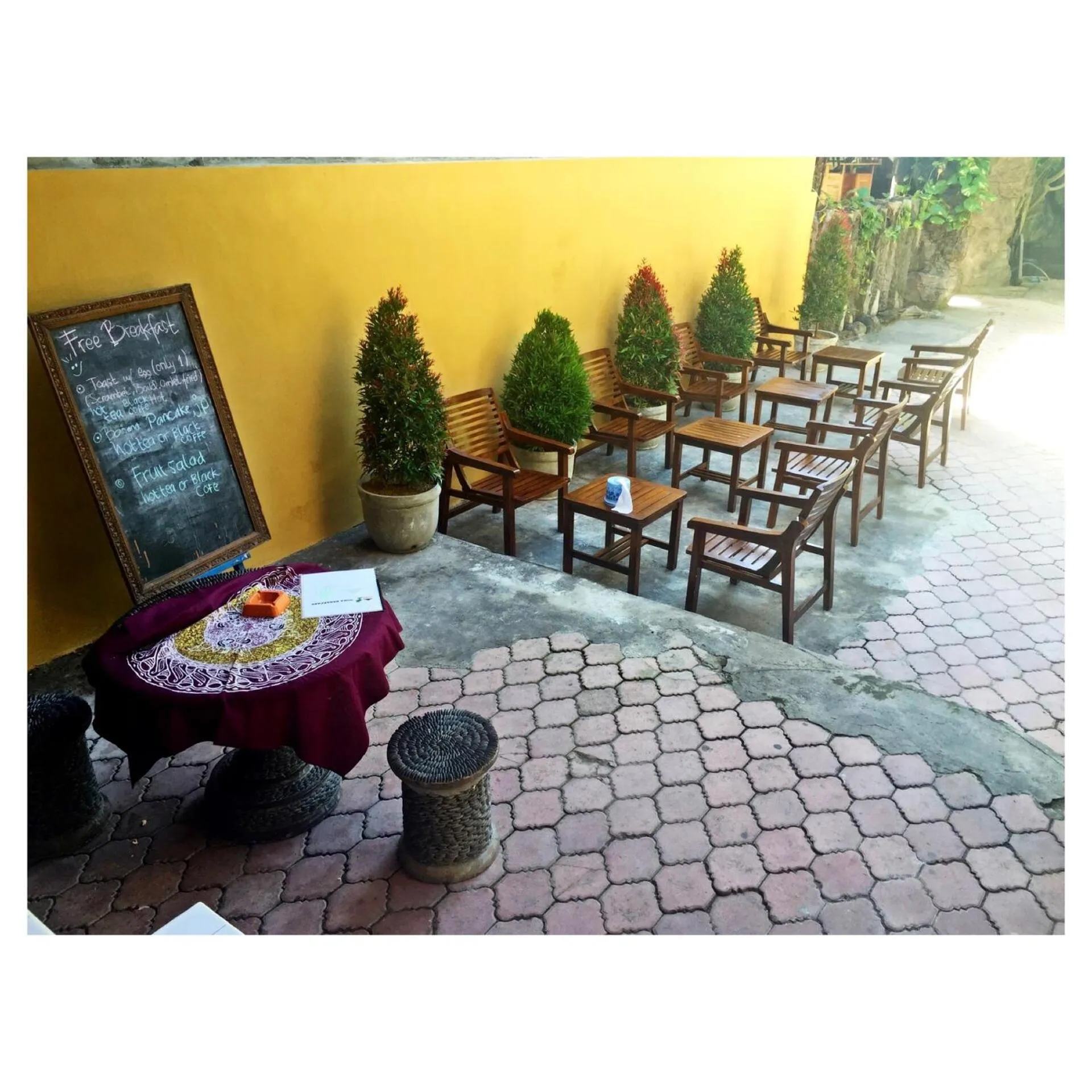 Food and drinks in Gora Beach Inn