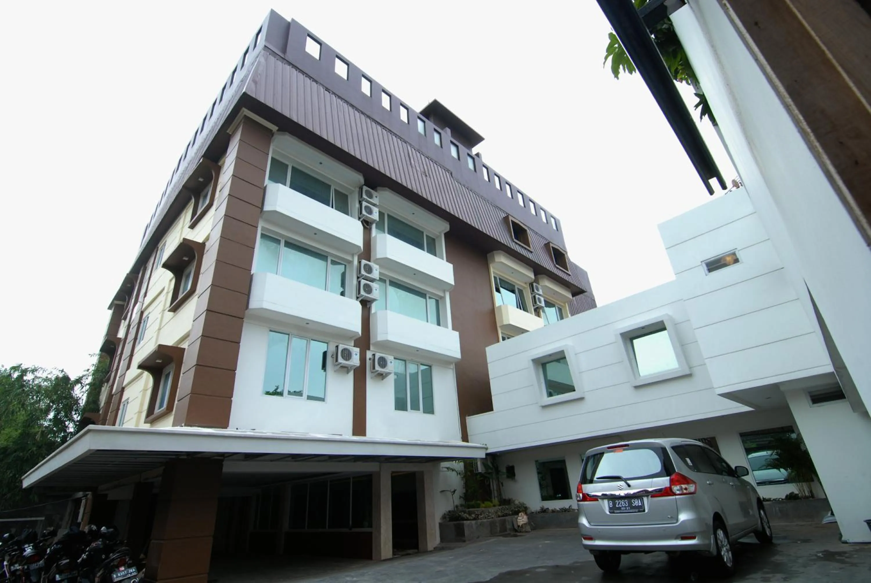 Facade/entrance in Grand Kasira