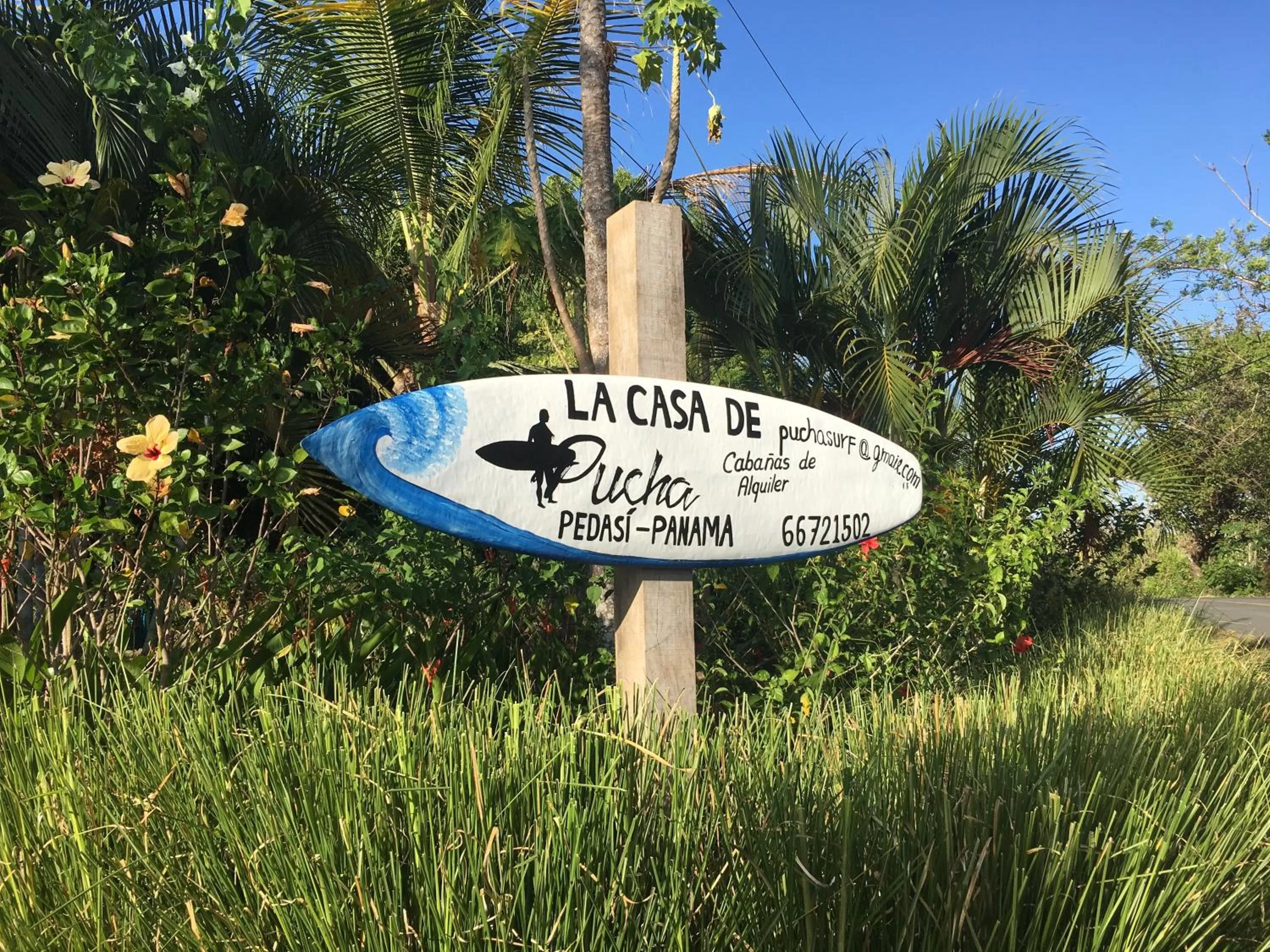 Property building, Property Logo/Sign in Cabañas La Casa de Pucha