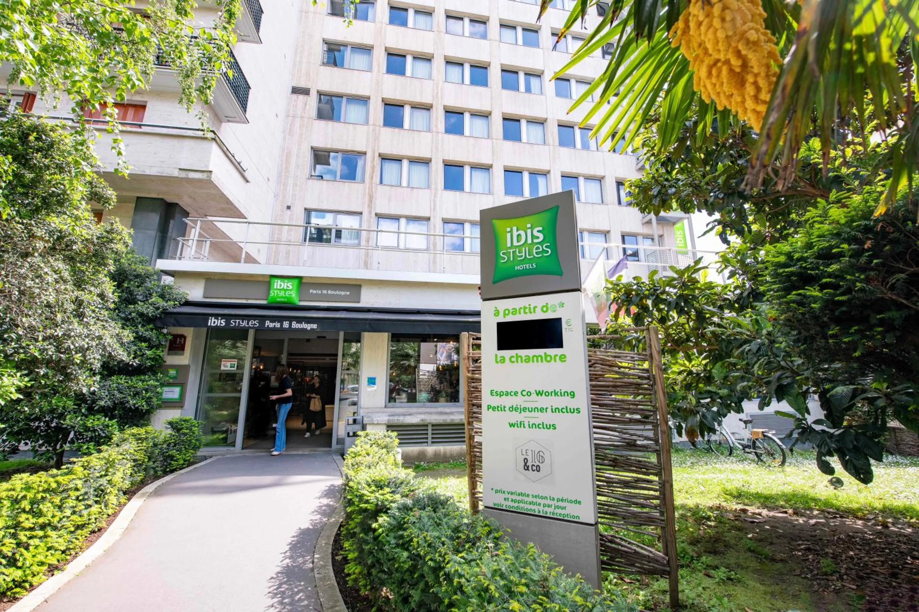 Property building in ibis Styles Paris 16 Boulogne