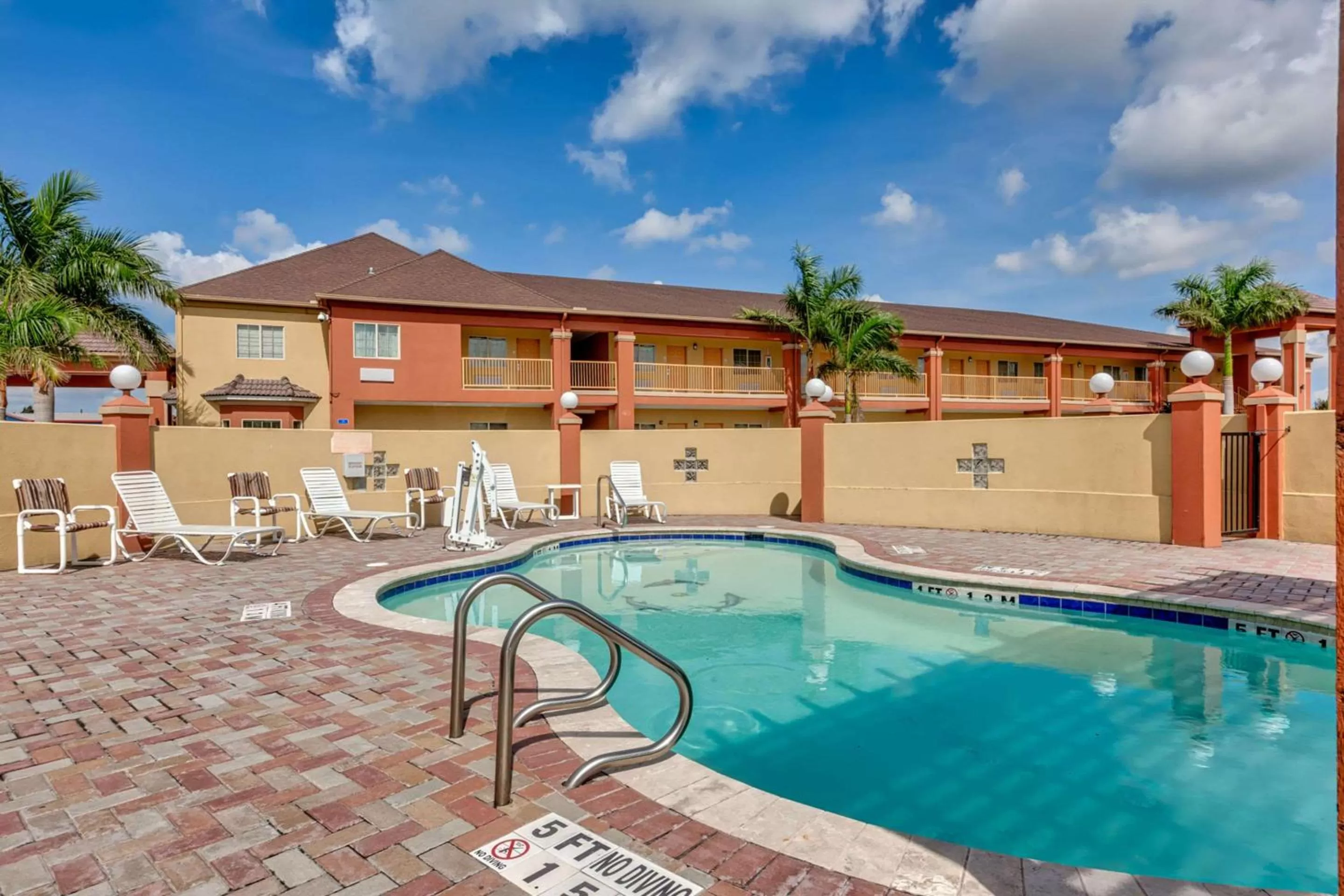 Swimming pool in Quality Inn Brownsville