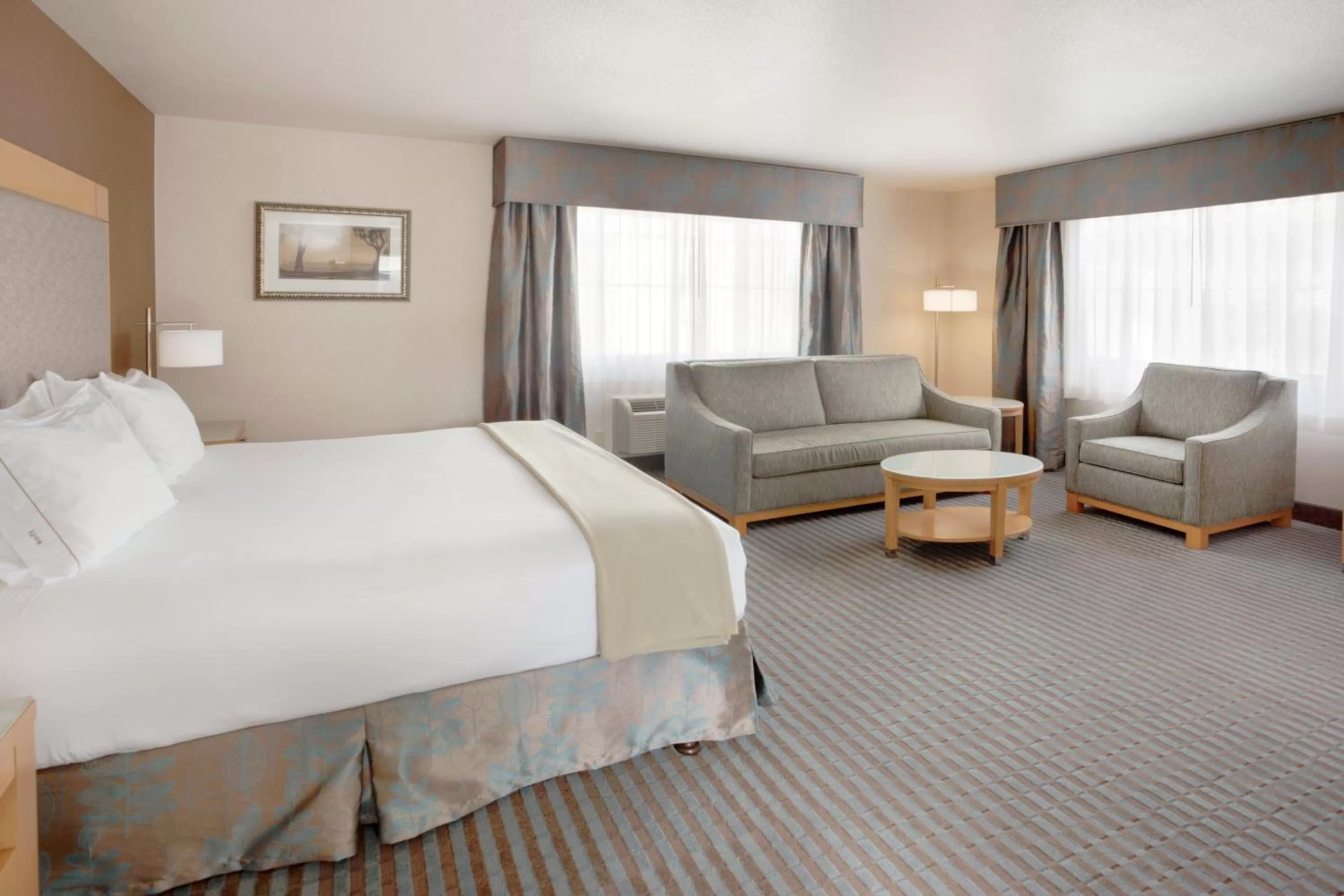Photo of the whole room, Bed in Holiday Inn Express Monterey - Cannery Row by IHG