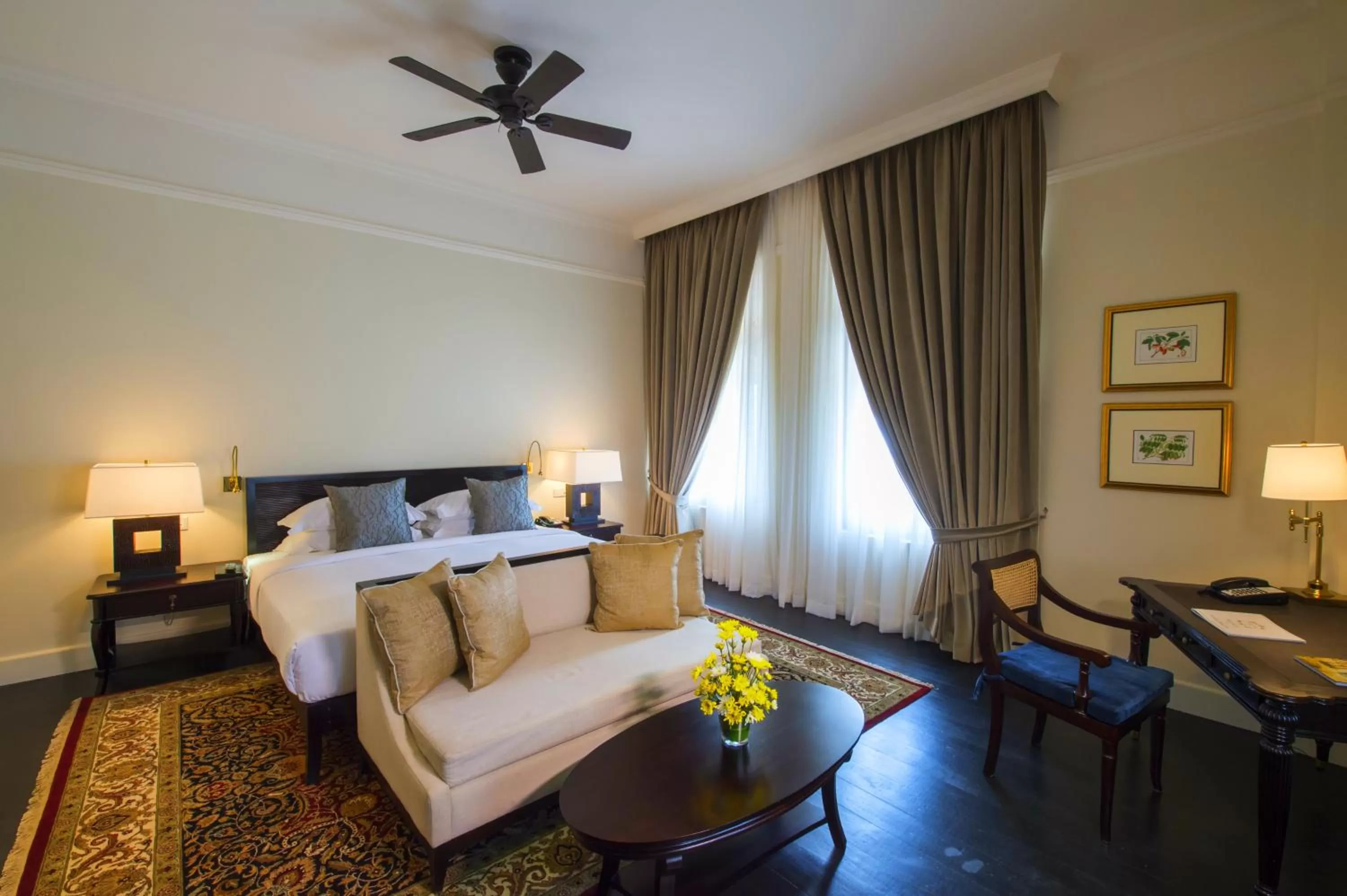 Photo of the whole room, Bed in Galle Face Hotel