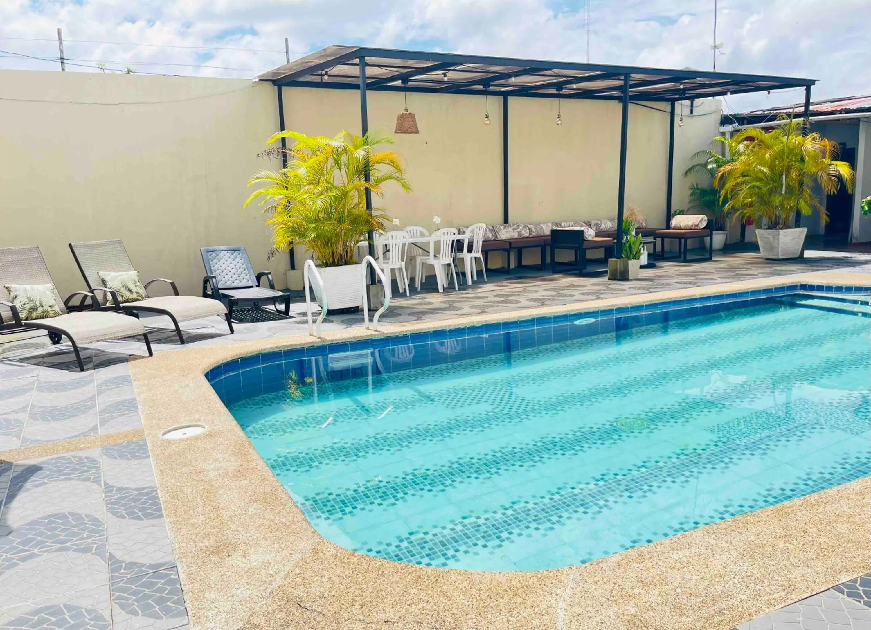 Swimming Pool in Zuruma Hotel