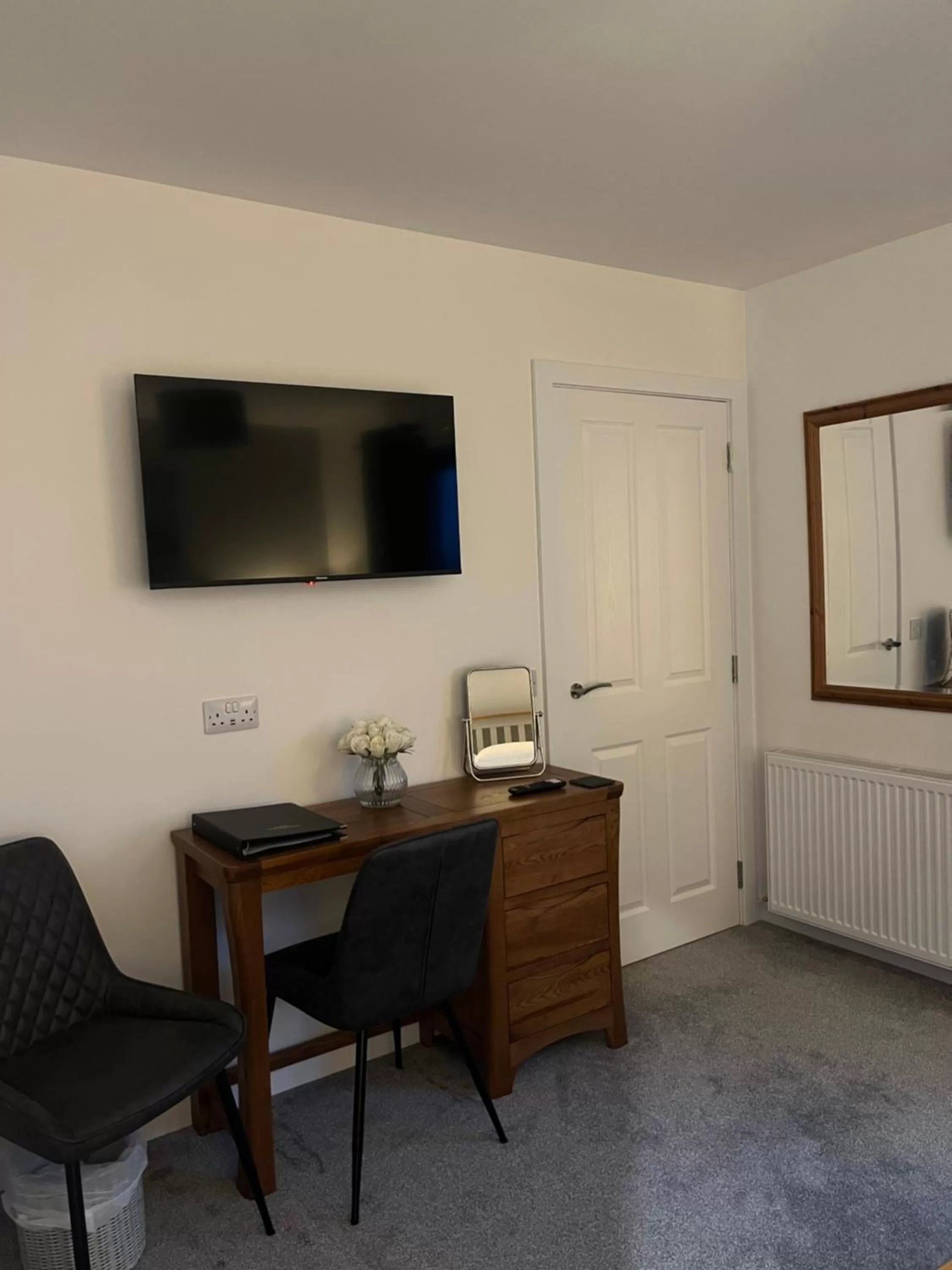 TV/Entertainment Center in Sgothan Dearg