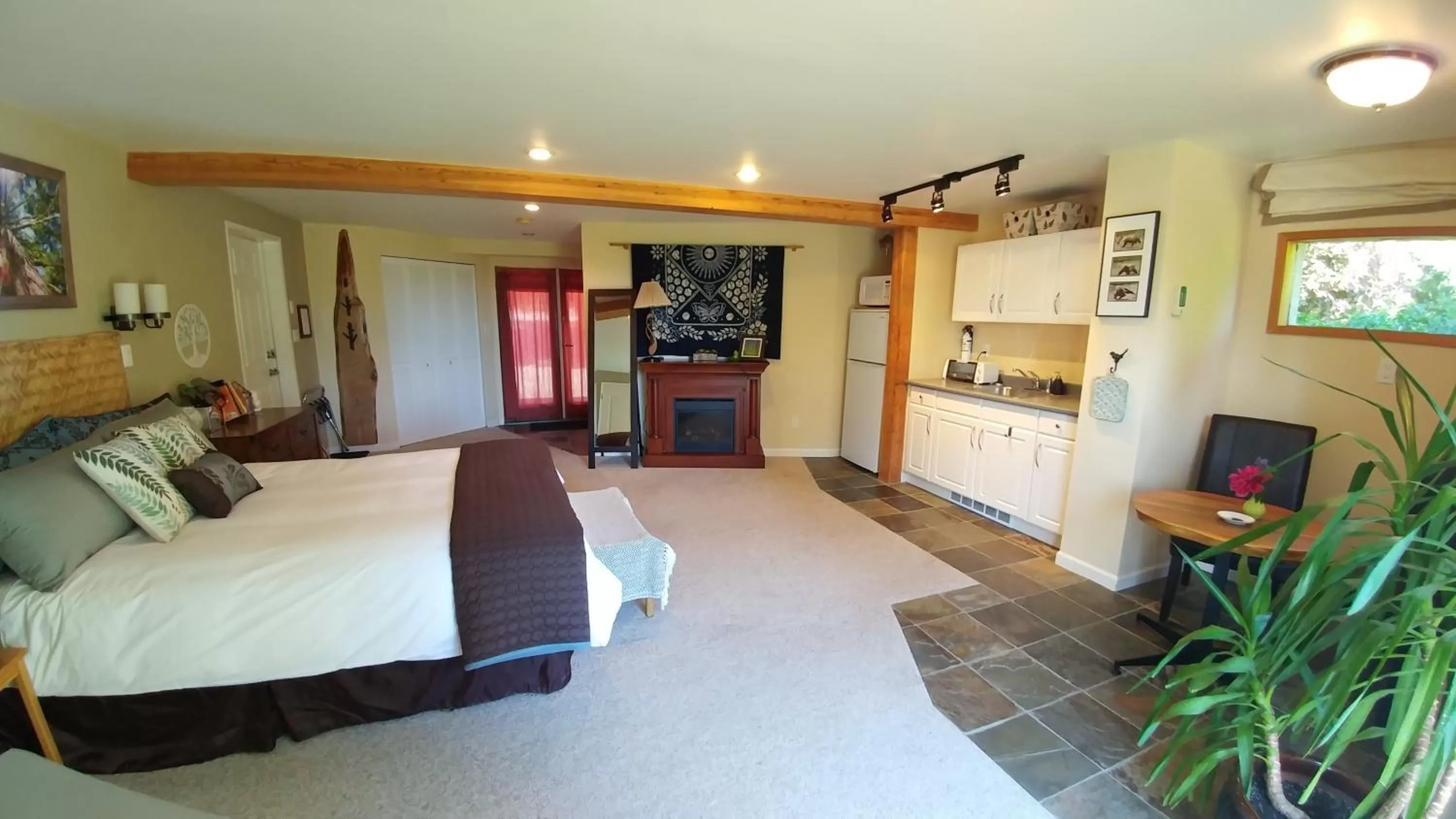 Secret Beach B&B Suites