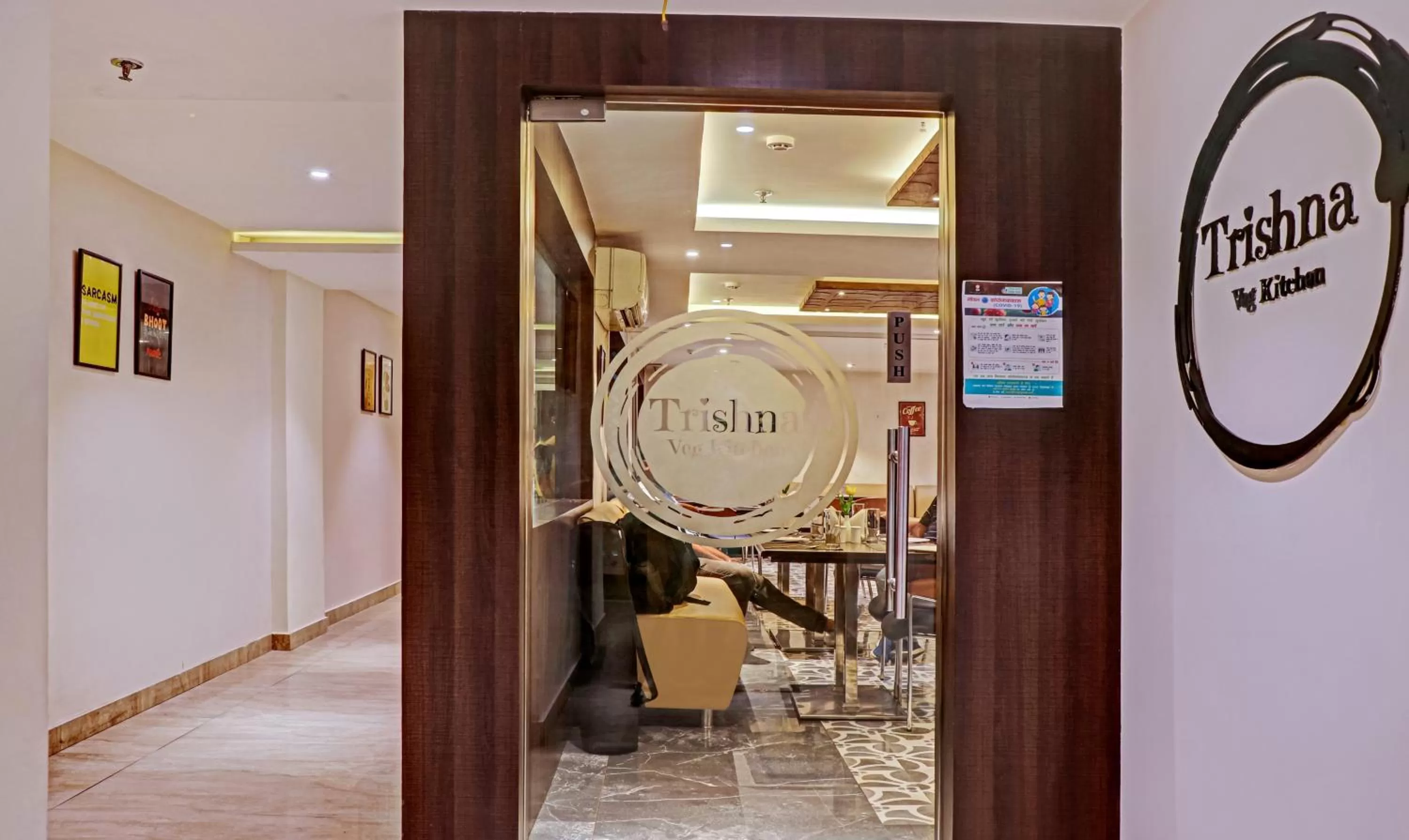 Restaurant/places to eat in The Onyx Hotel