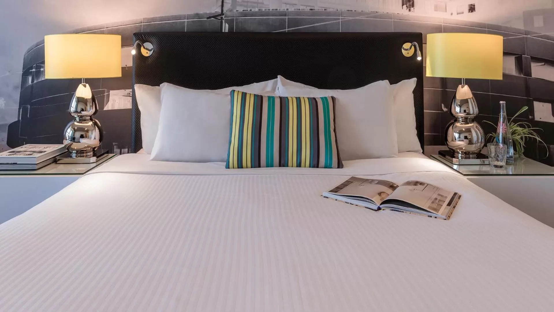 Bed in Oaks Melbourne on William Suites