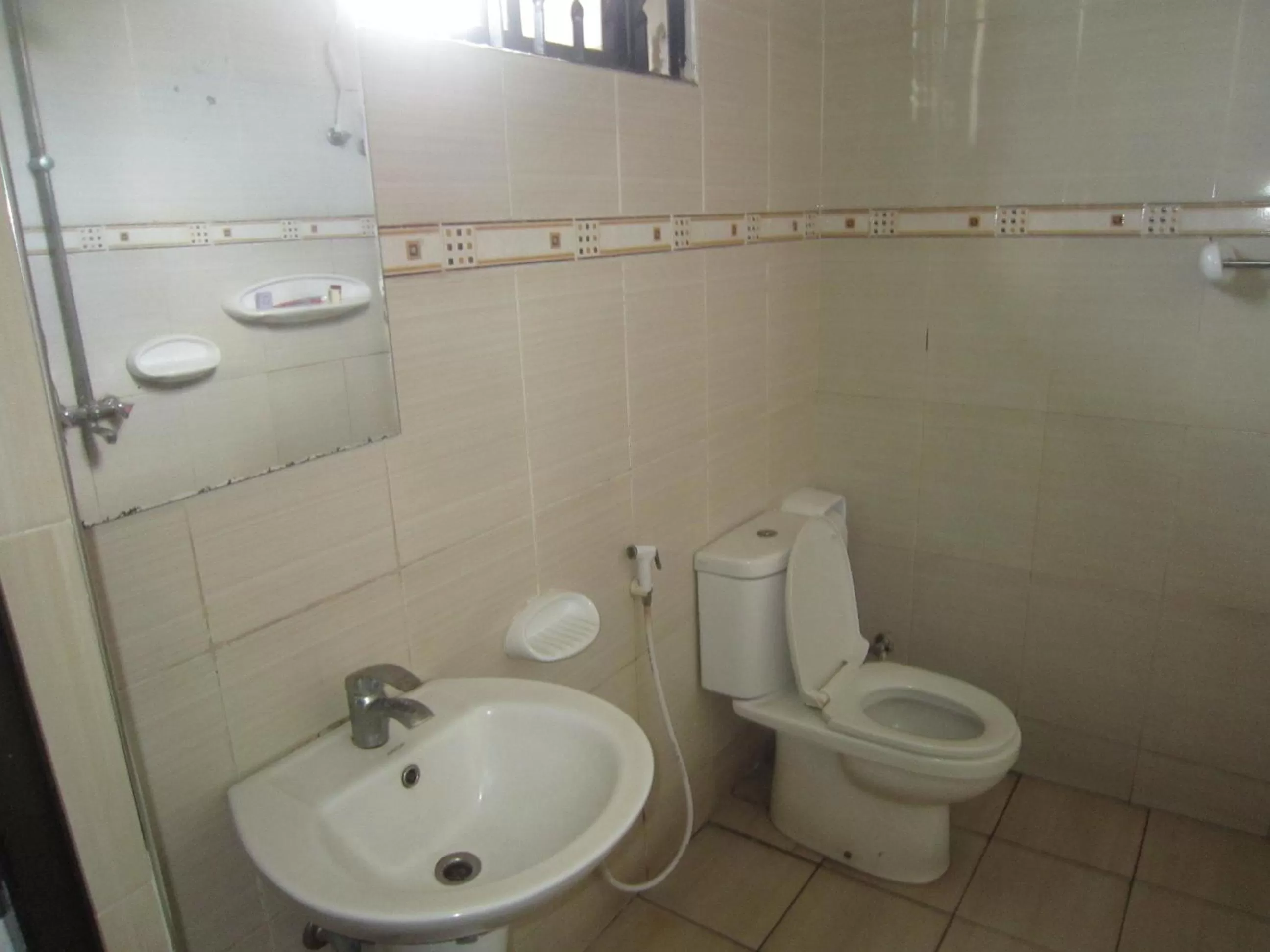 Toilet in Jakicha Motel