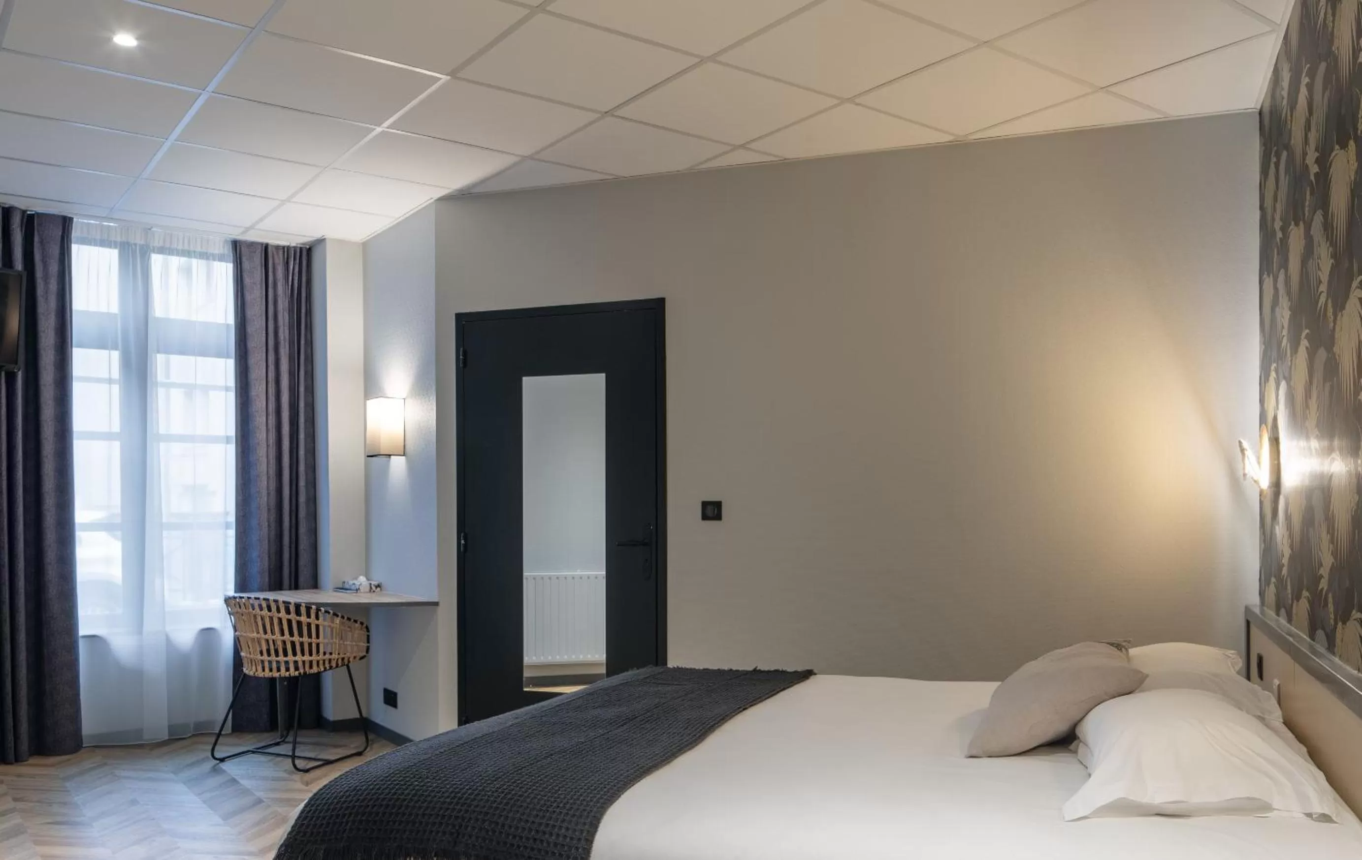 Bed in Hôtel Lanjuinais