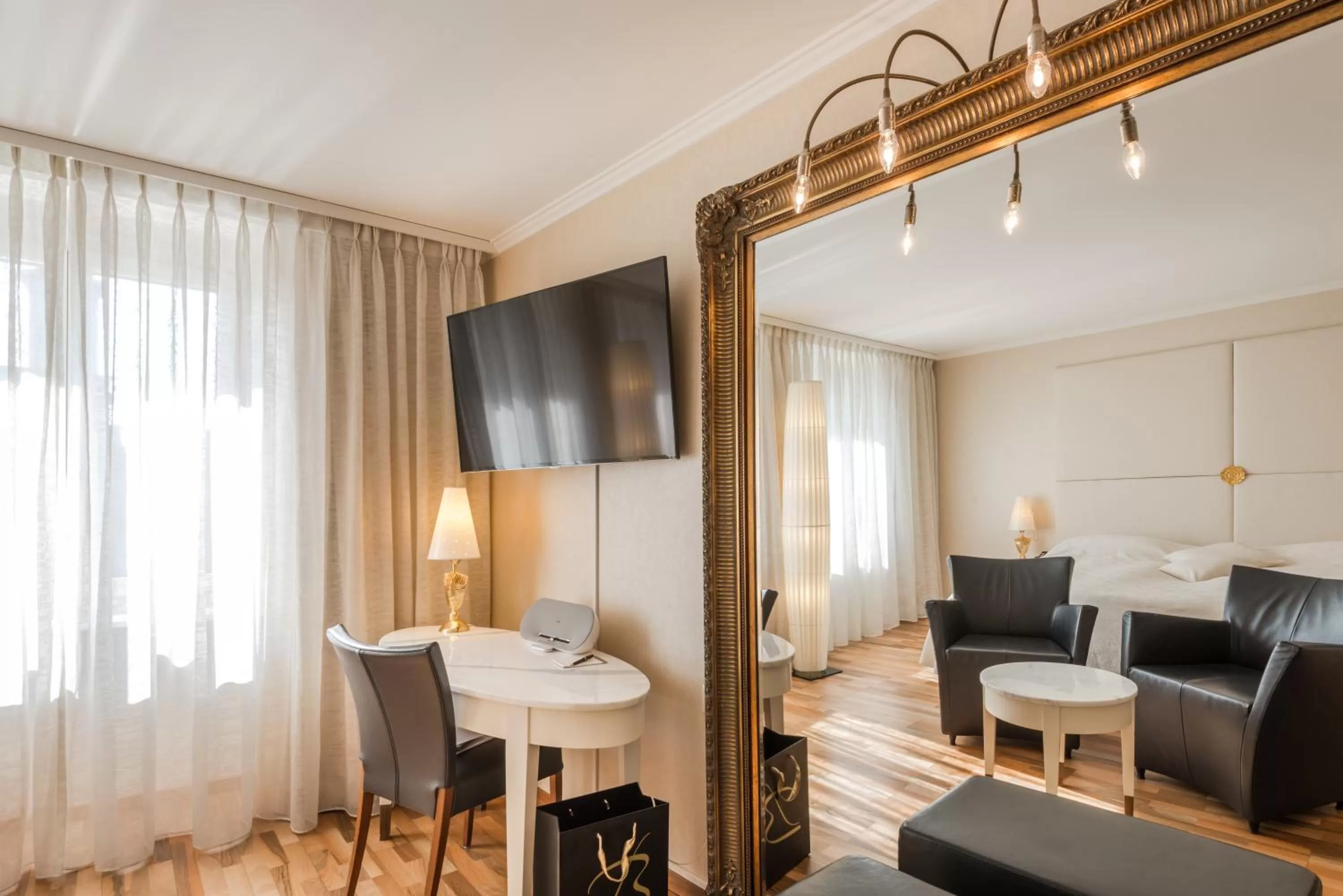 TV and multimedia in Hotel des Balances