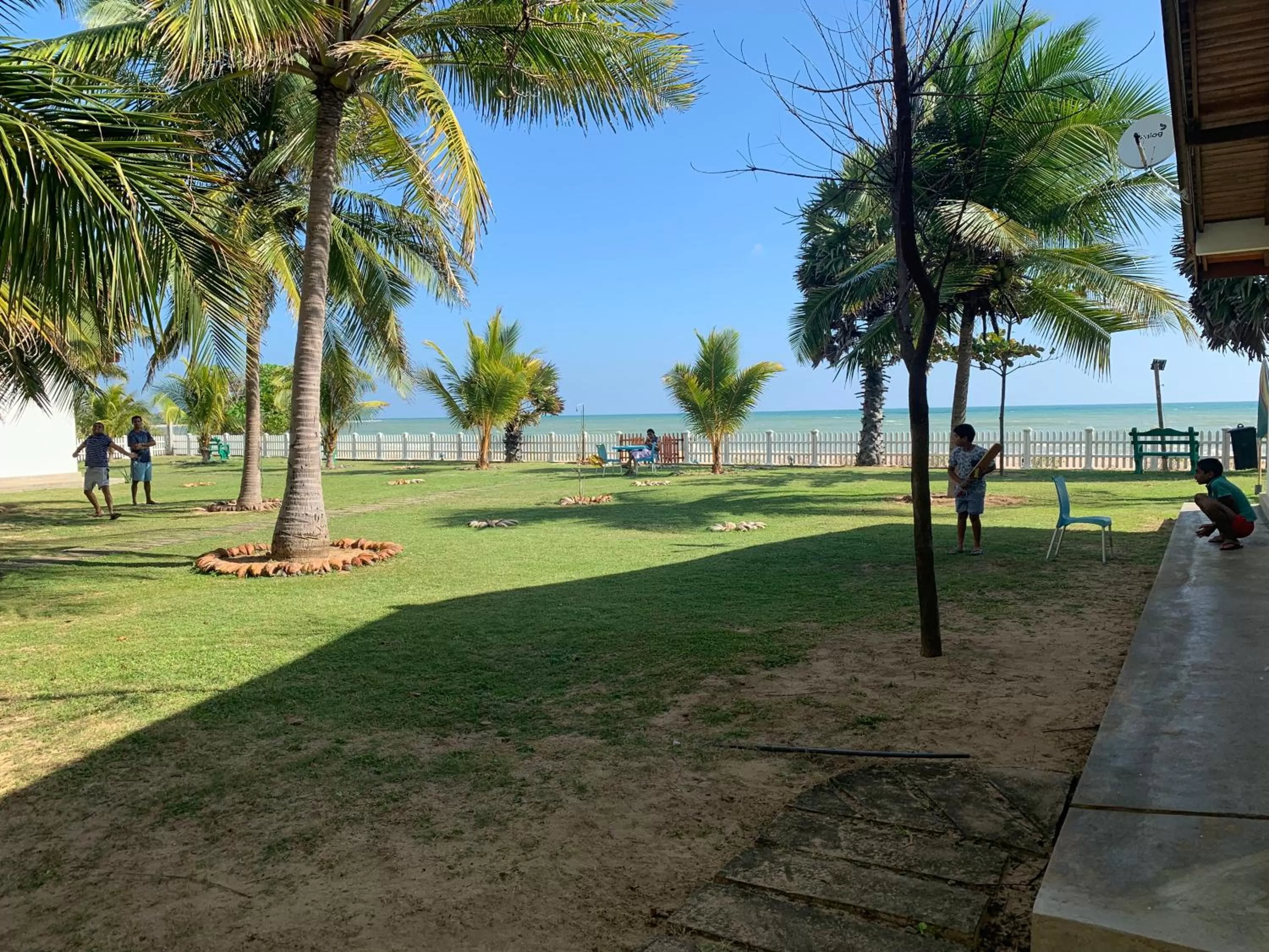 Garden in Pearl Oceanic Resort - Trincomalee