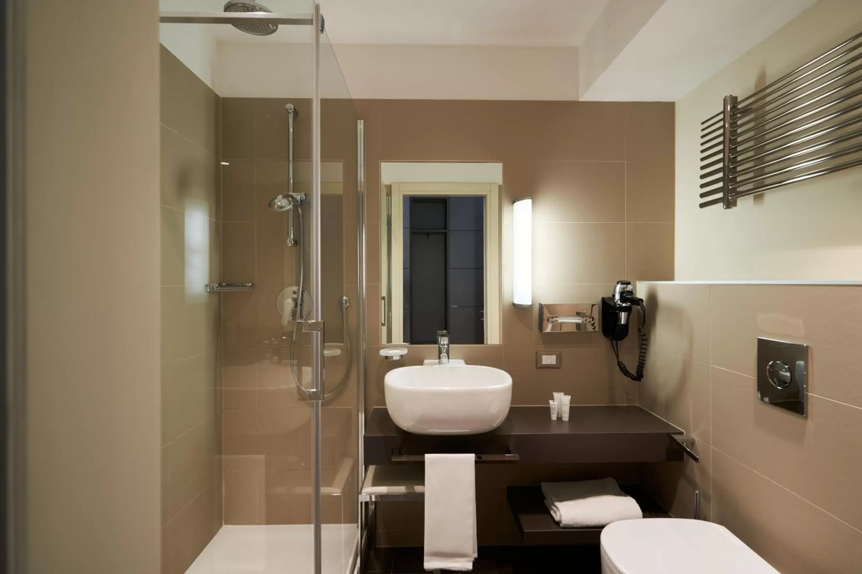 Classic Queen Room in UNA Hotels Bologna Fiera Classic Queen Room in UNA Hotels Bologna Fiera