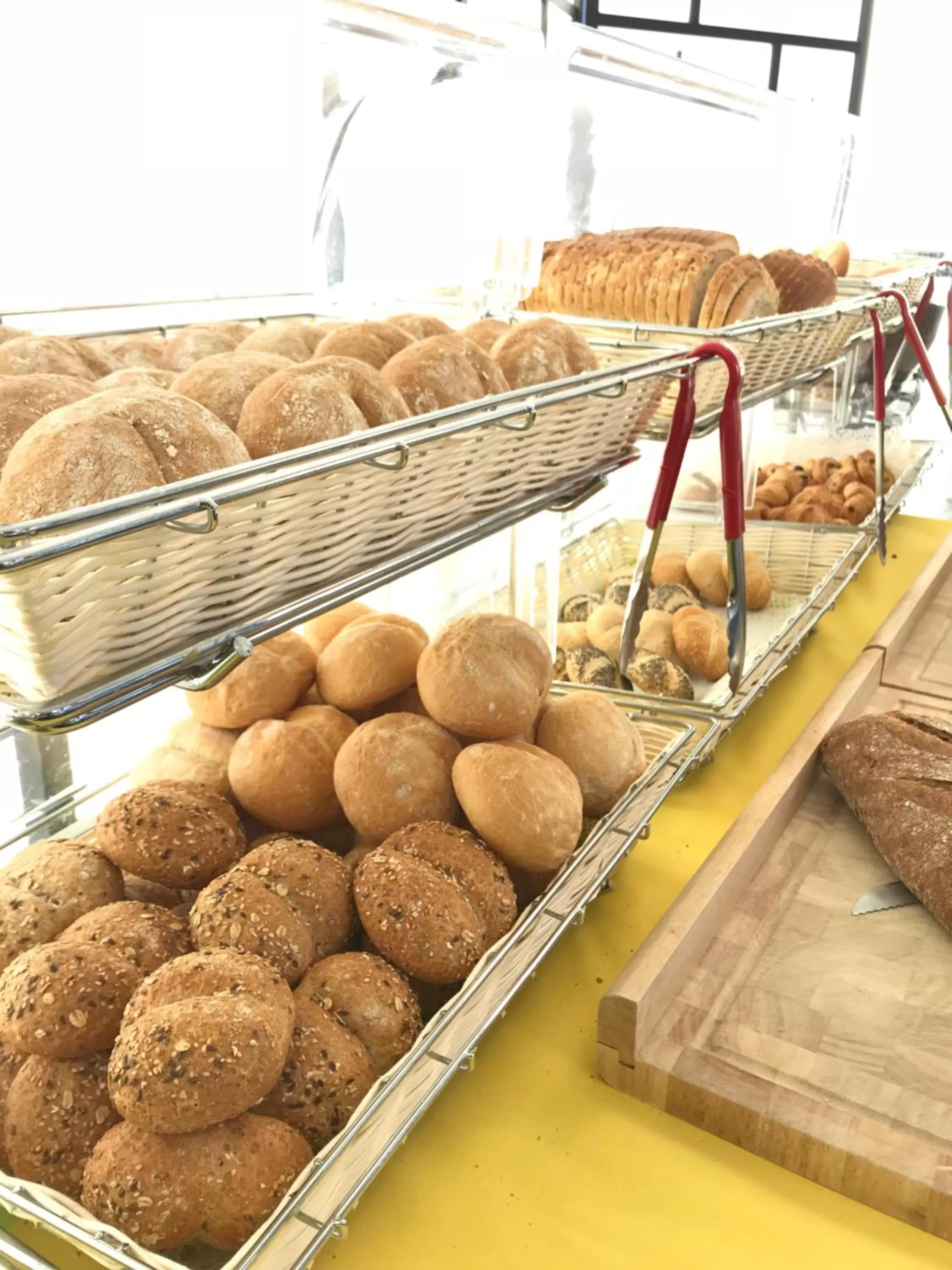 Breakfast in Hotel Middelpunt - Gratis Parking - Ontbijt inbegrepen! Nieuwjaarsbrunch 01 januari, op 31 december restaurant gesloten