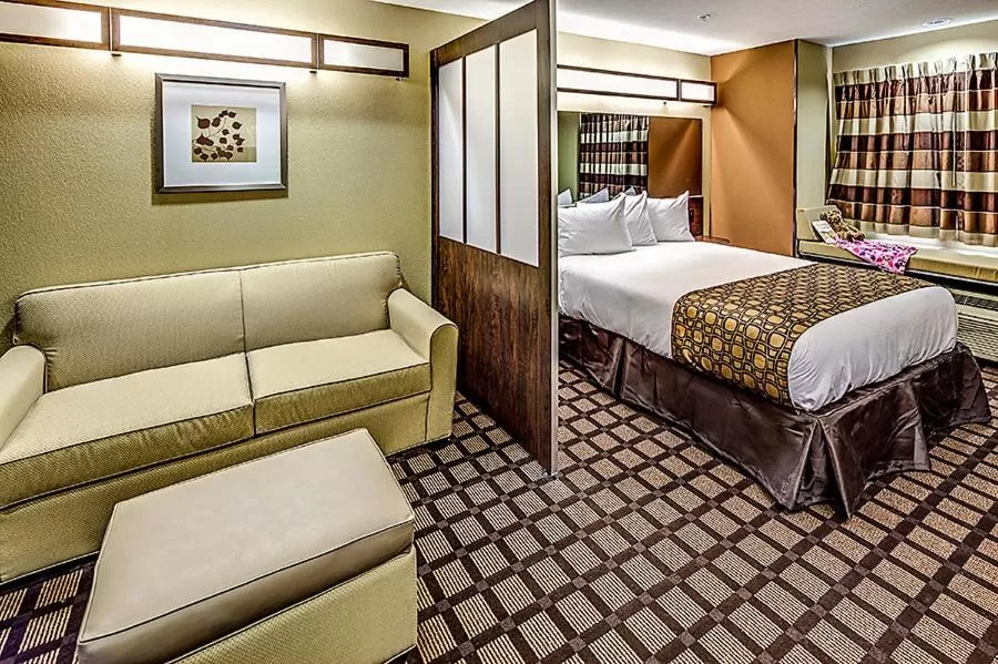 Bed in Microtel Inn and Suites North Canton