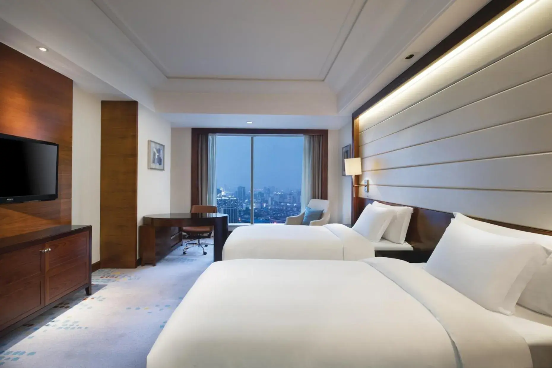 Standard Twin Room in Crowne Plaza Nanchang Riverside, an IHG Hotel Standard Twin Room in Crowne Plaza Nanchang Riverside, an IHG Hotel