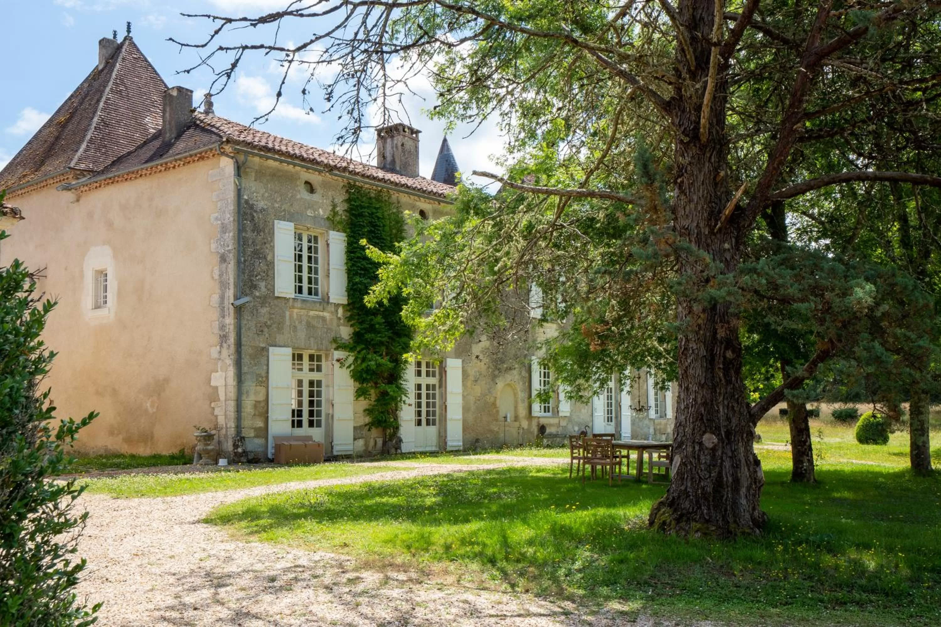 Property building in Chateau La Rochette