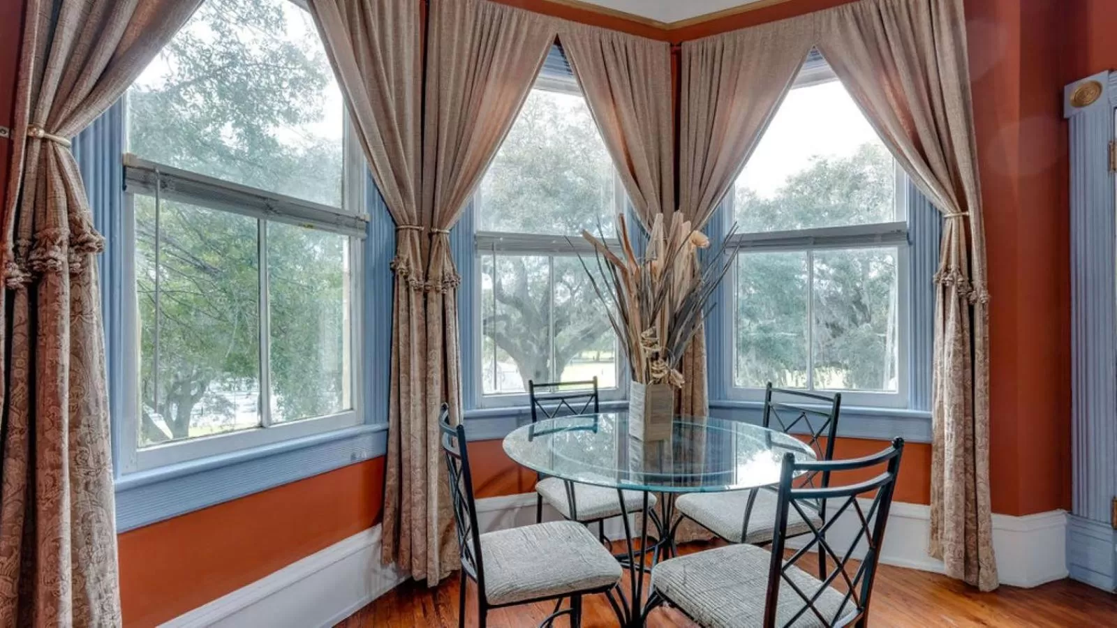 Forsyth Park 2 Bedroom Beauty