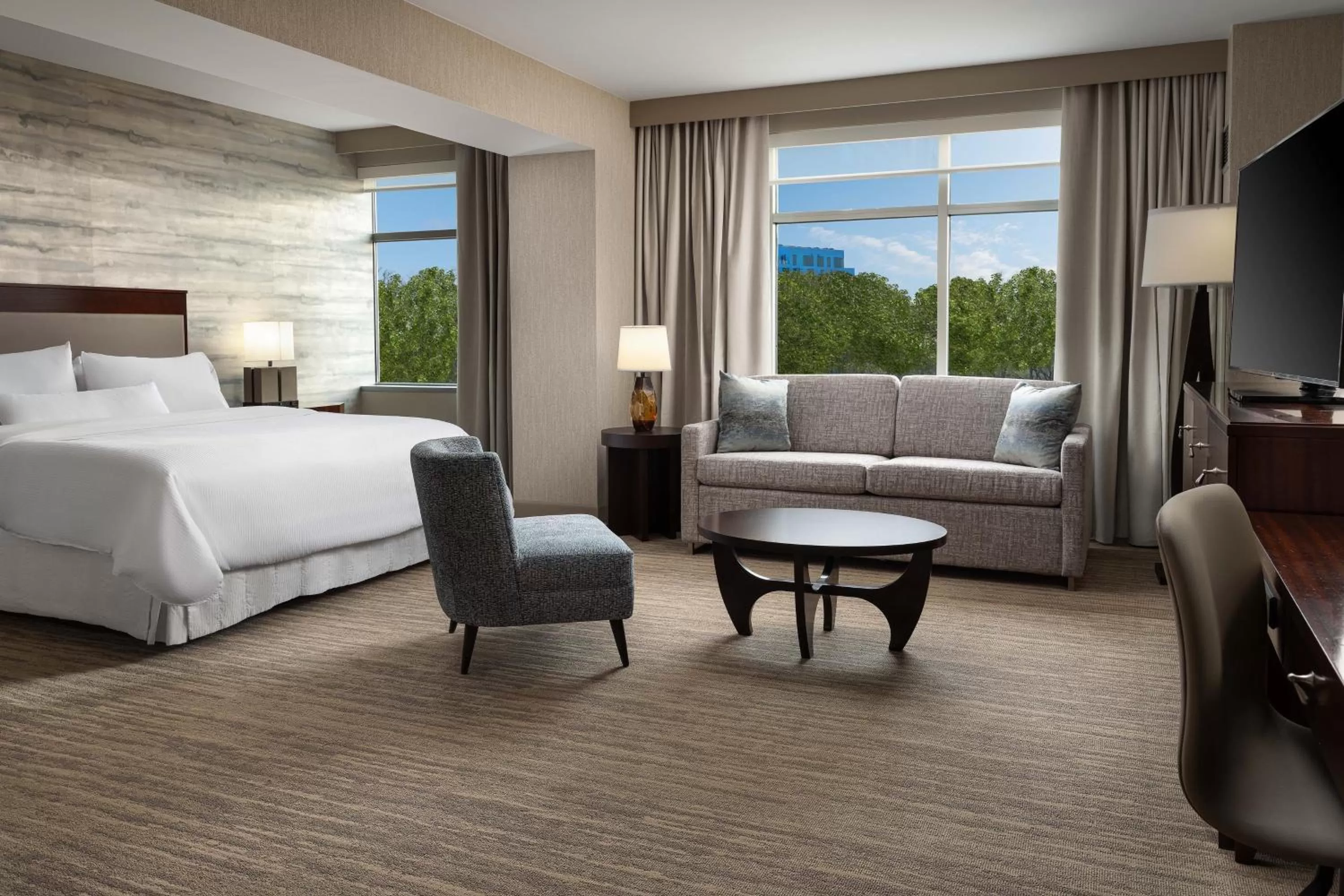 Photo of the whole room, Bed in The Westin Reston Heights