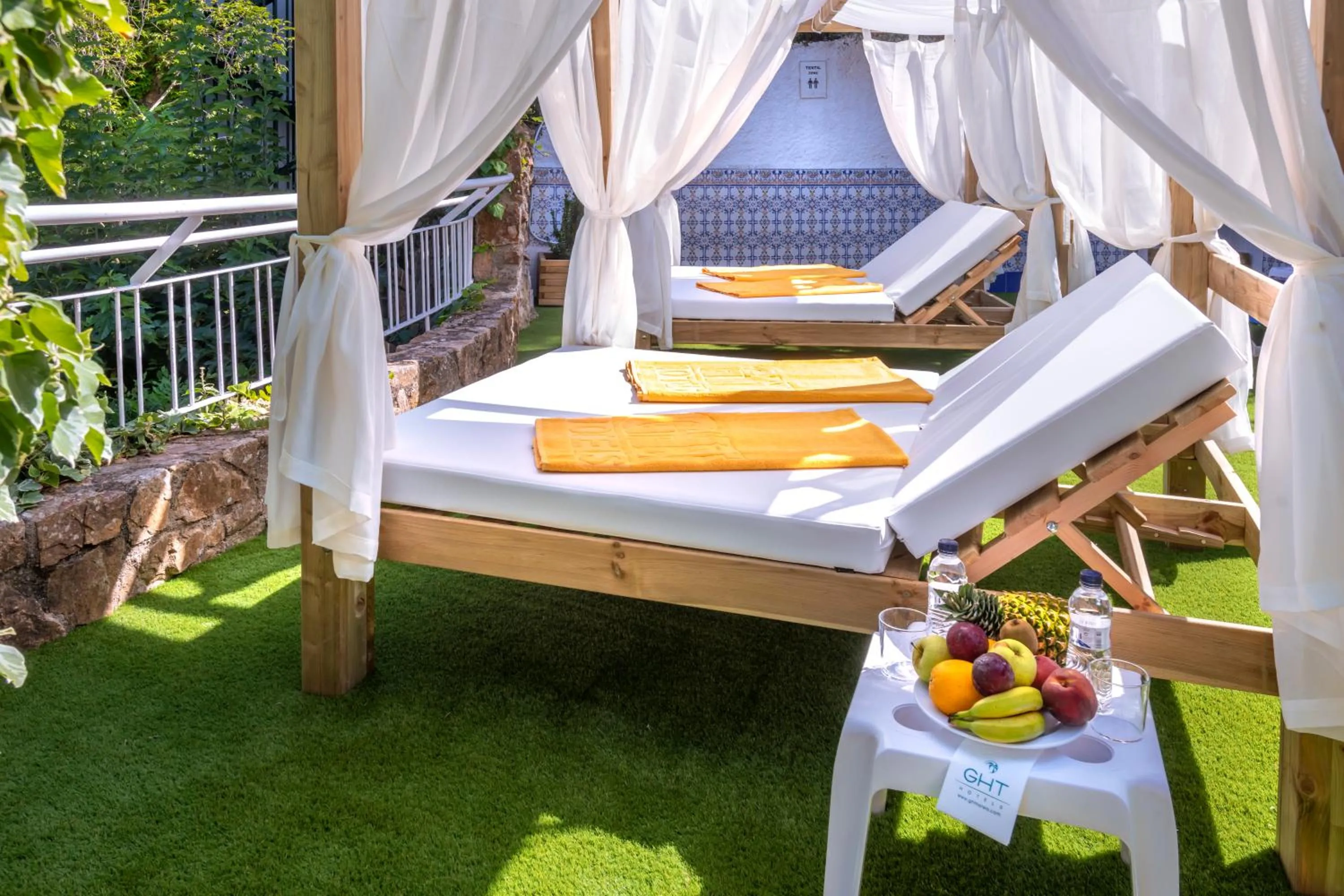 Solarium in Hotel GHT Neptuno-Tossa & Venus SPA