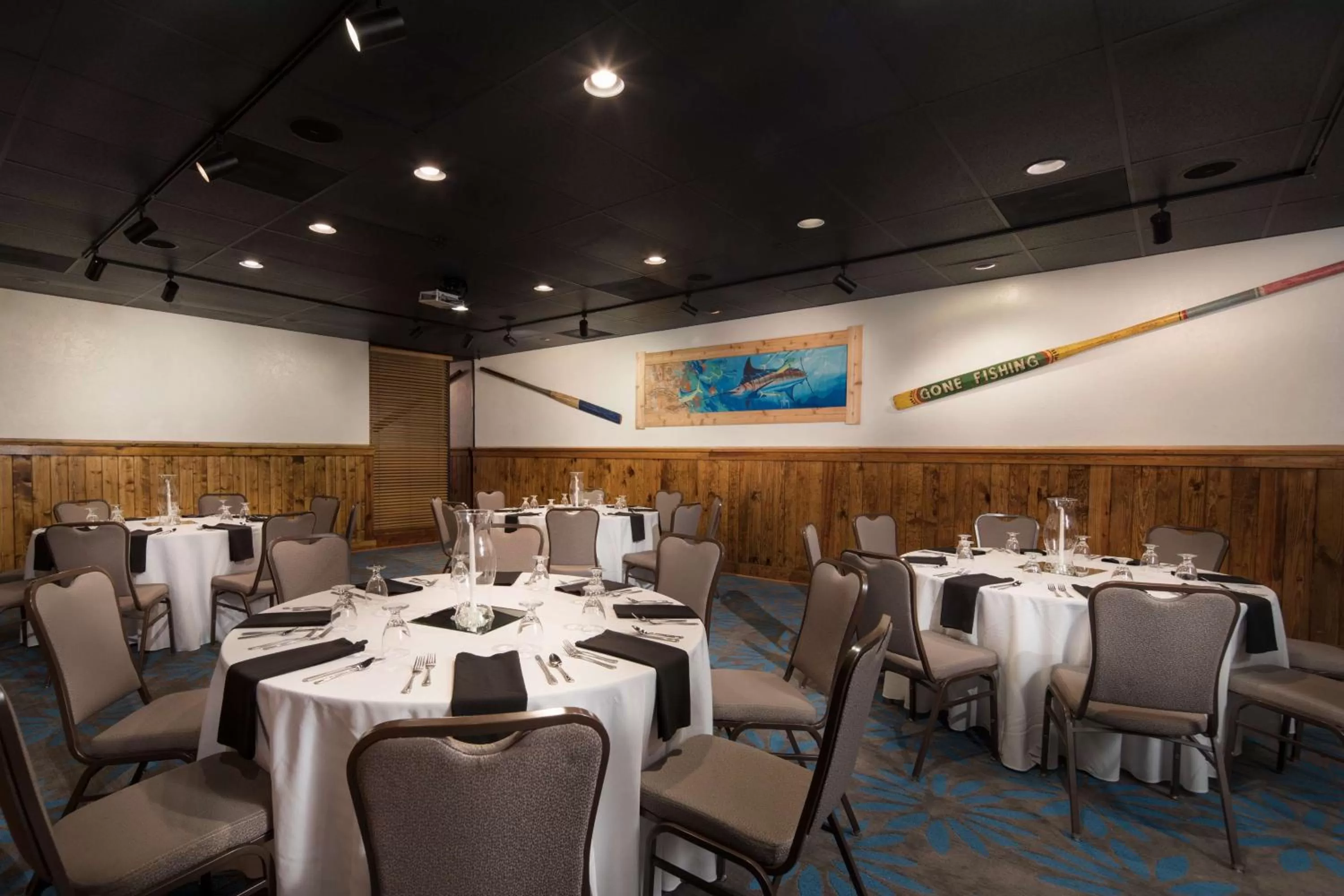 Restaurant/places to eat in Doubletree by Hilton Laurel, MD