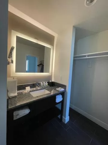 Hi View Inn & Suites