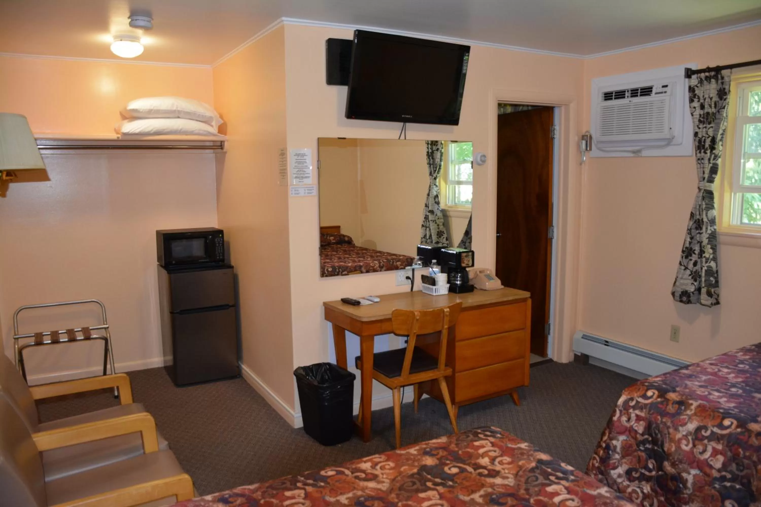 TV and multimedia in The Village Motel