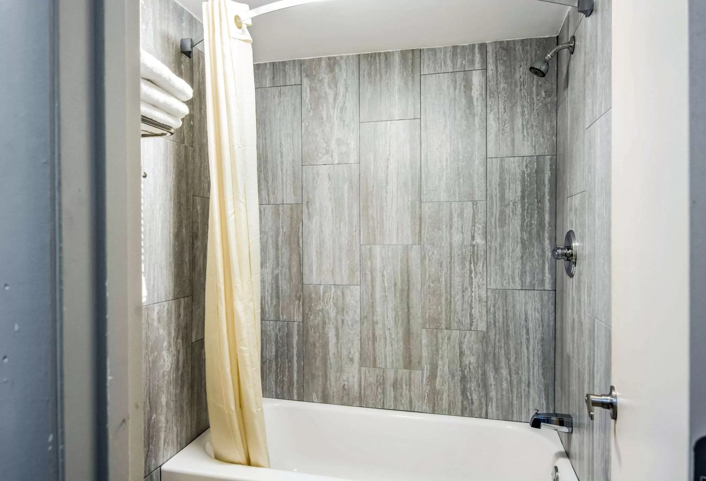 Bathroom in Rodeway Inn North Chesterfield-Richmond