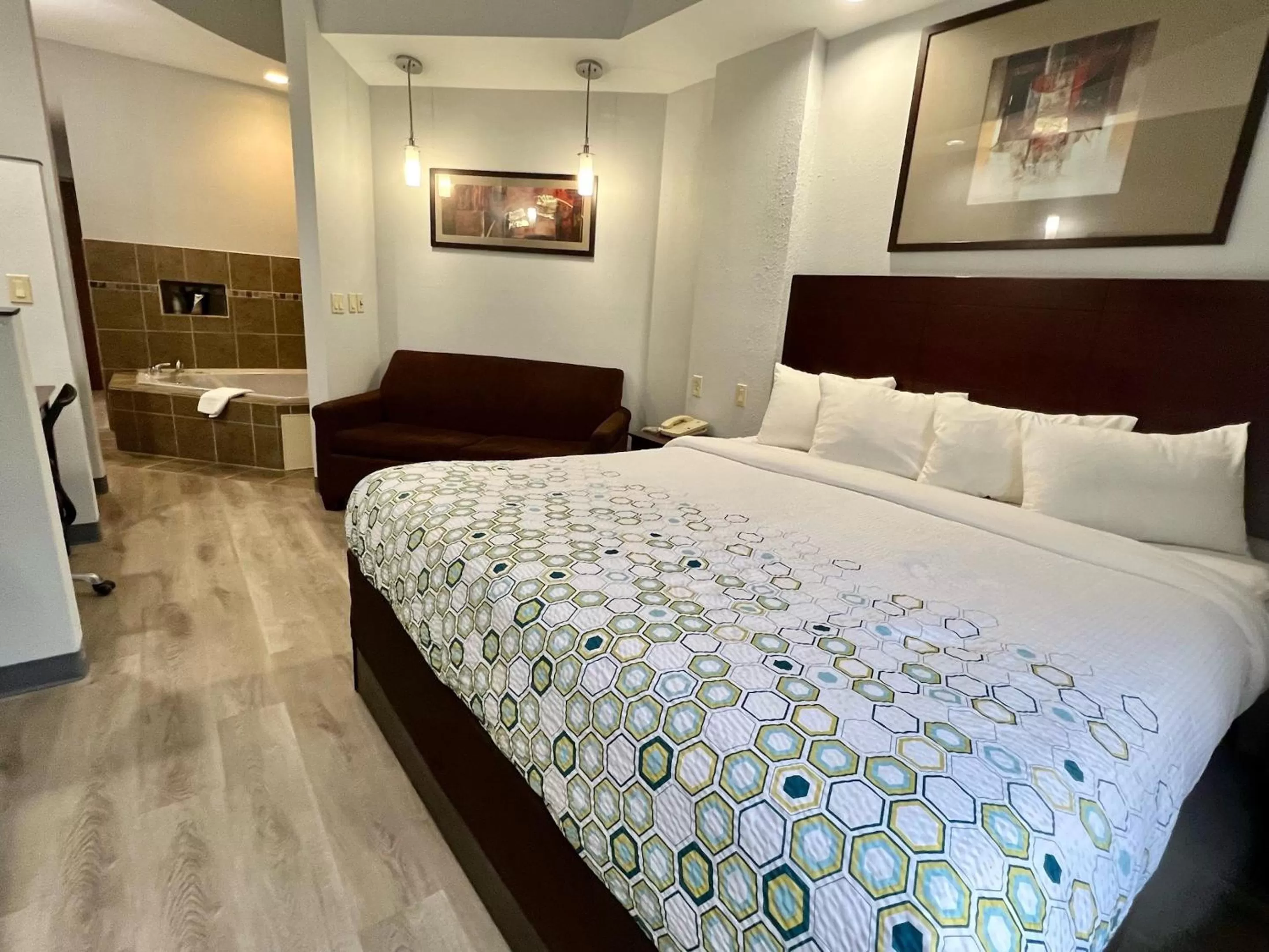 Photo of the whole room, Bed in HomeTowne Studios & Suites by Red Roof Washington