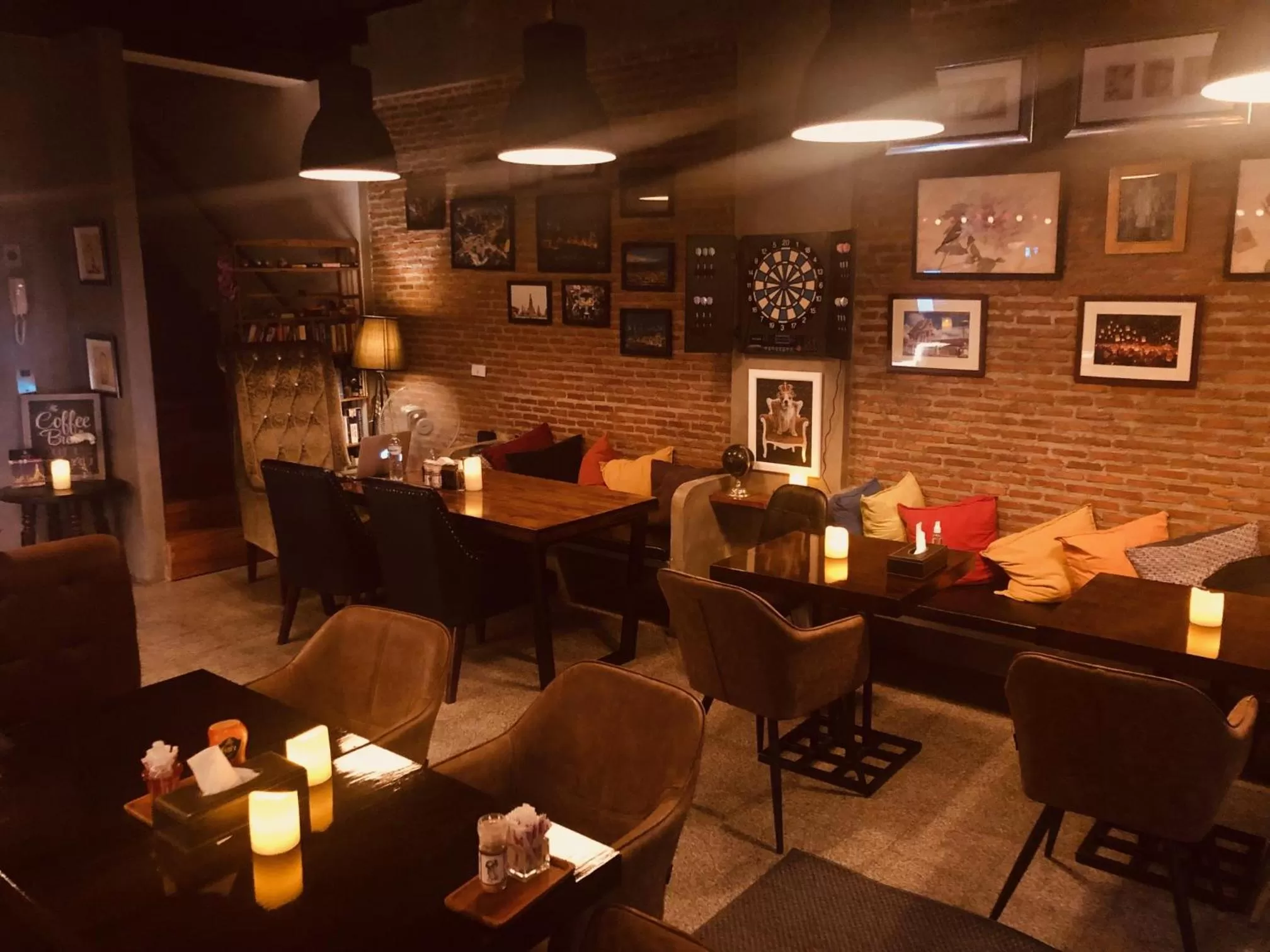 Restaurant/places to eat in The Urban Age DeLuxe