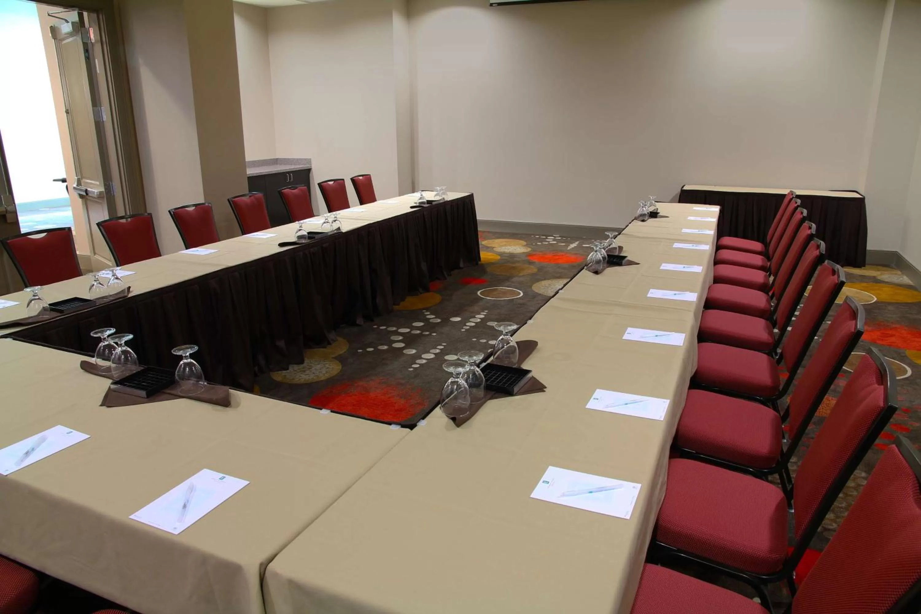 Meeting/conference room in Embassy Suites Ontario - Airport