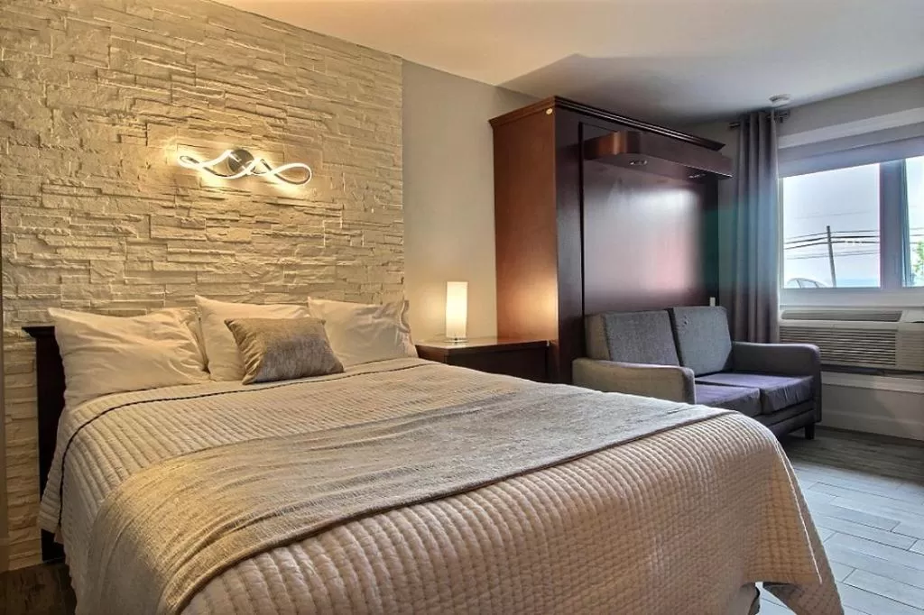 Bed in Hotel Motel Le Quiet