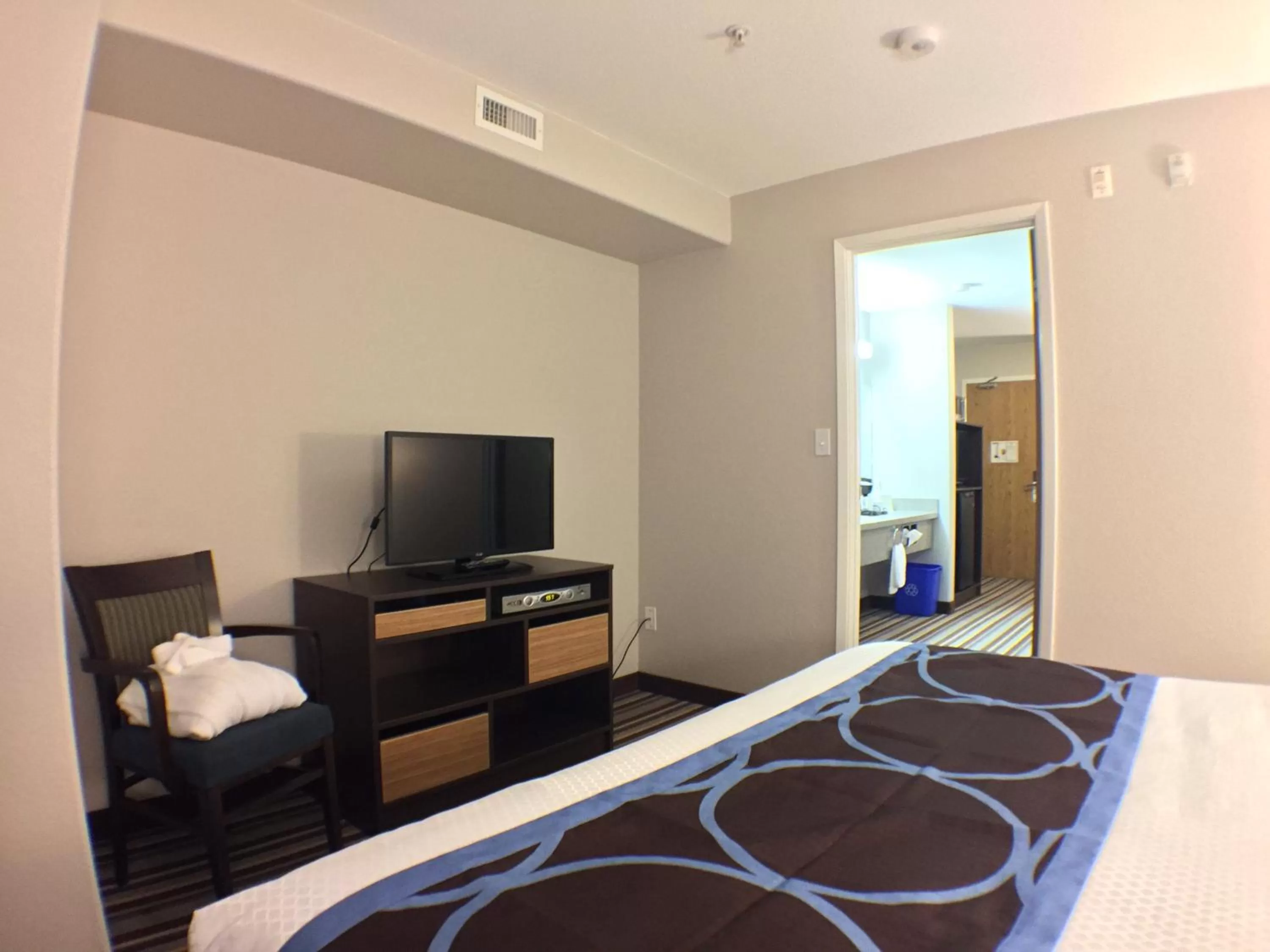 Bed in Super 8 by Wyndham Fort Frances