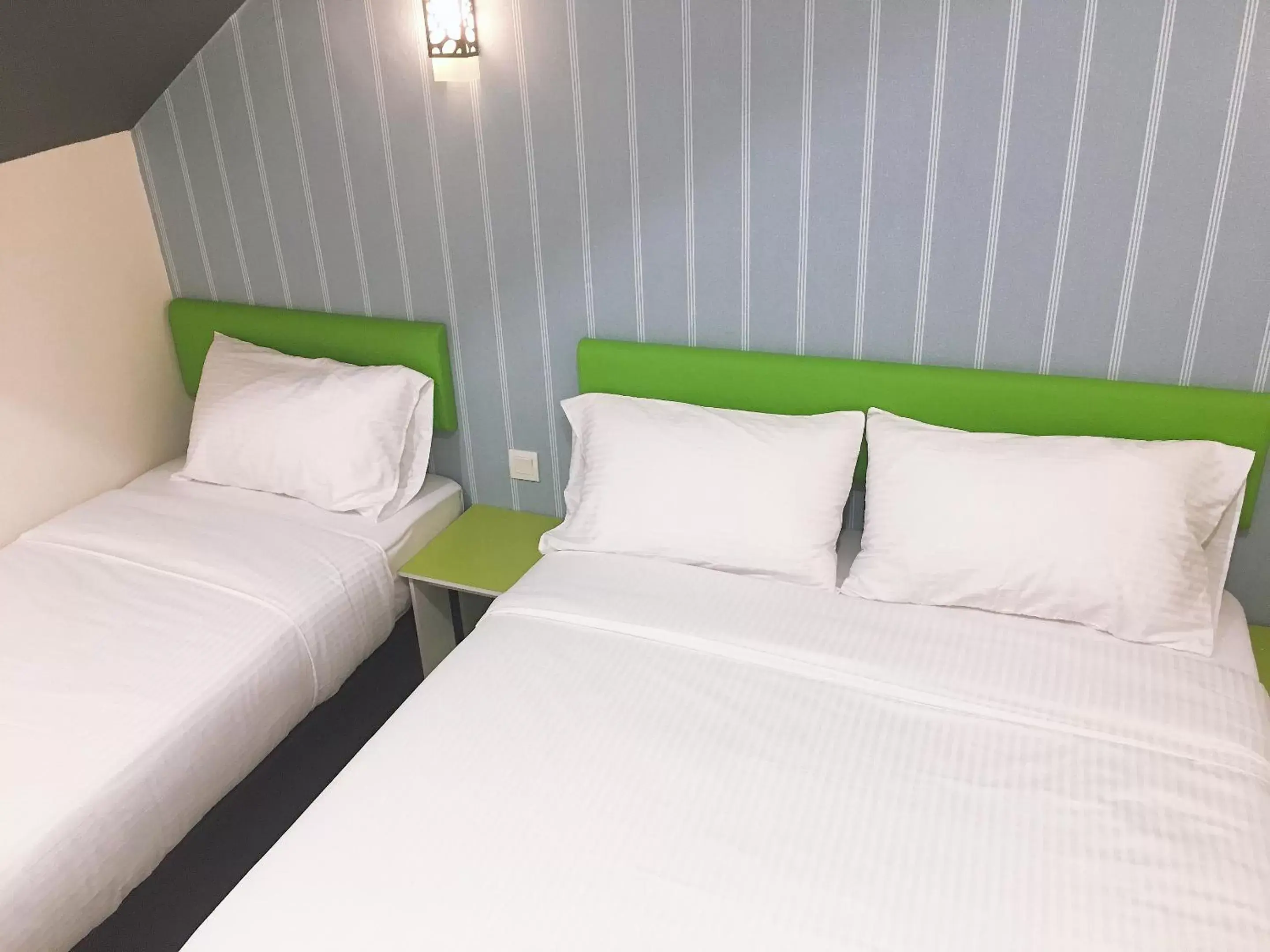 Triple Room with Shared Bathroom in Carlsun Hotel Triple Room with Shared Bathroom in Carlsun Hotel