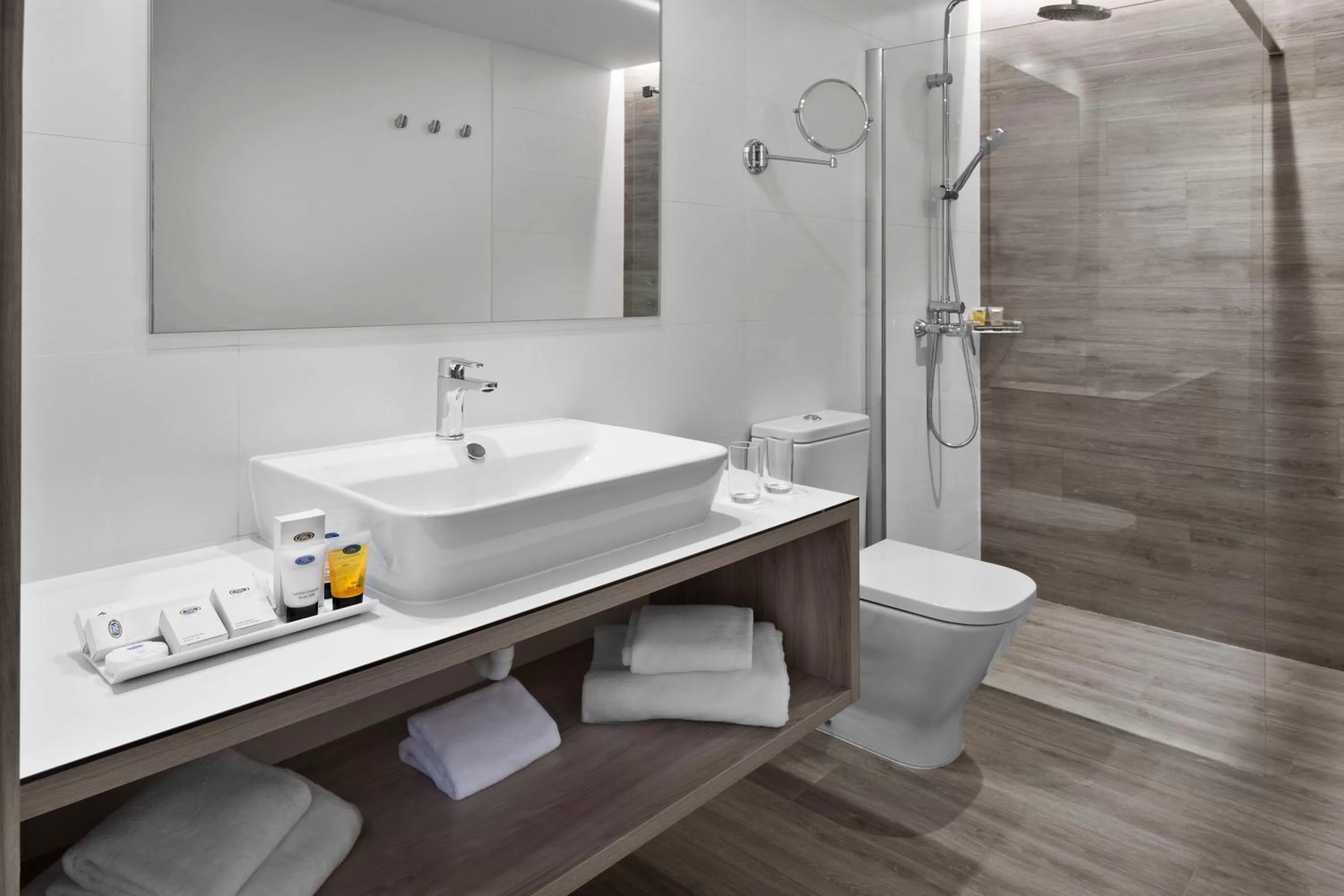 Bathroom in Elba Lanzarote Royal Village Resort