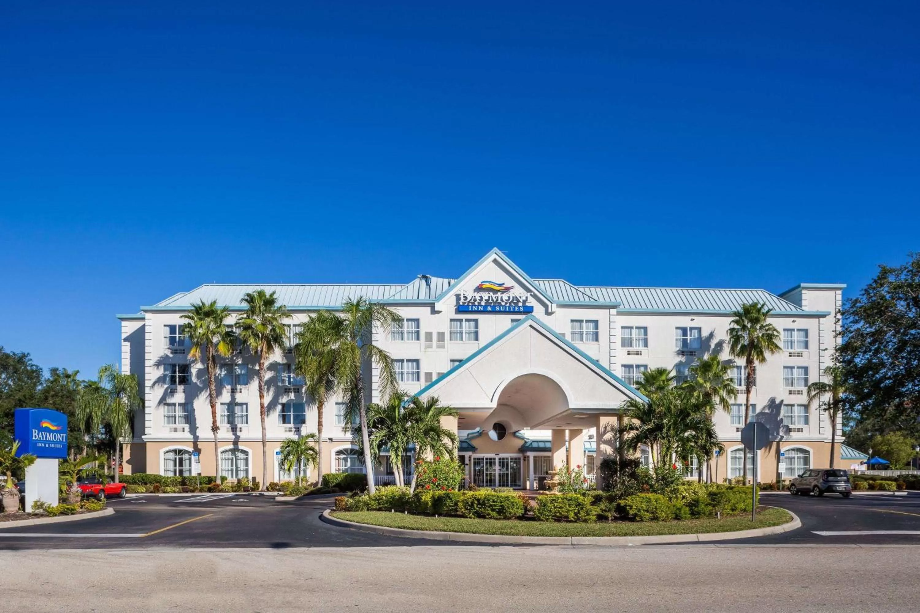 Property building in Baymont by Wyndham Fort Myers Airport