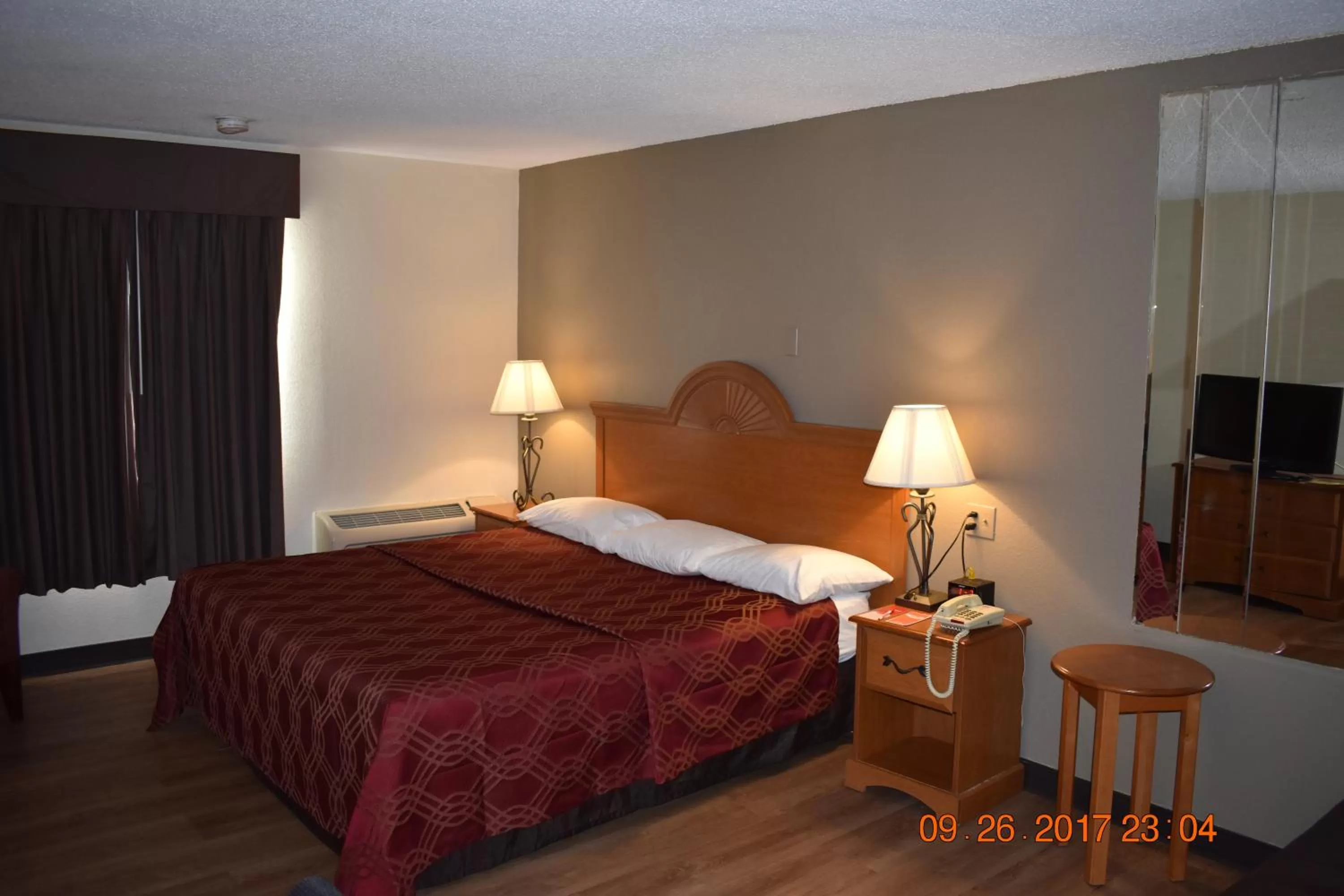Photo of the whole room, Bed in MHO Hotel Bordentown
