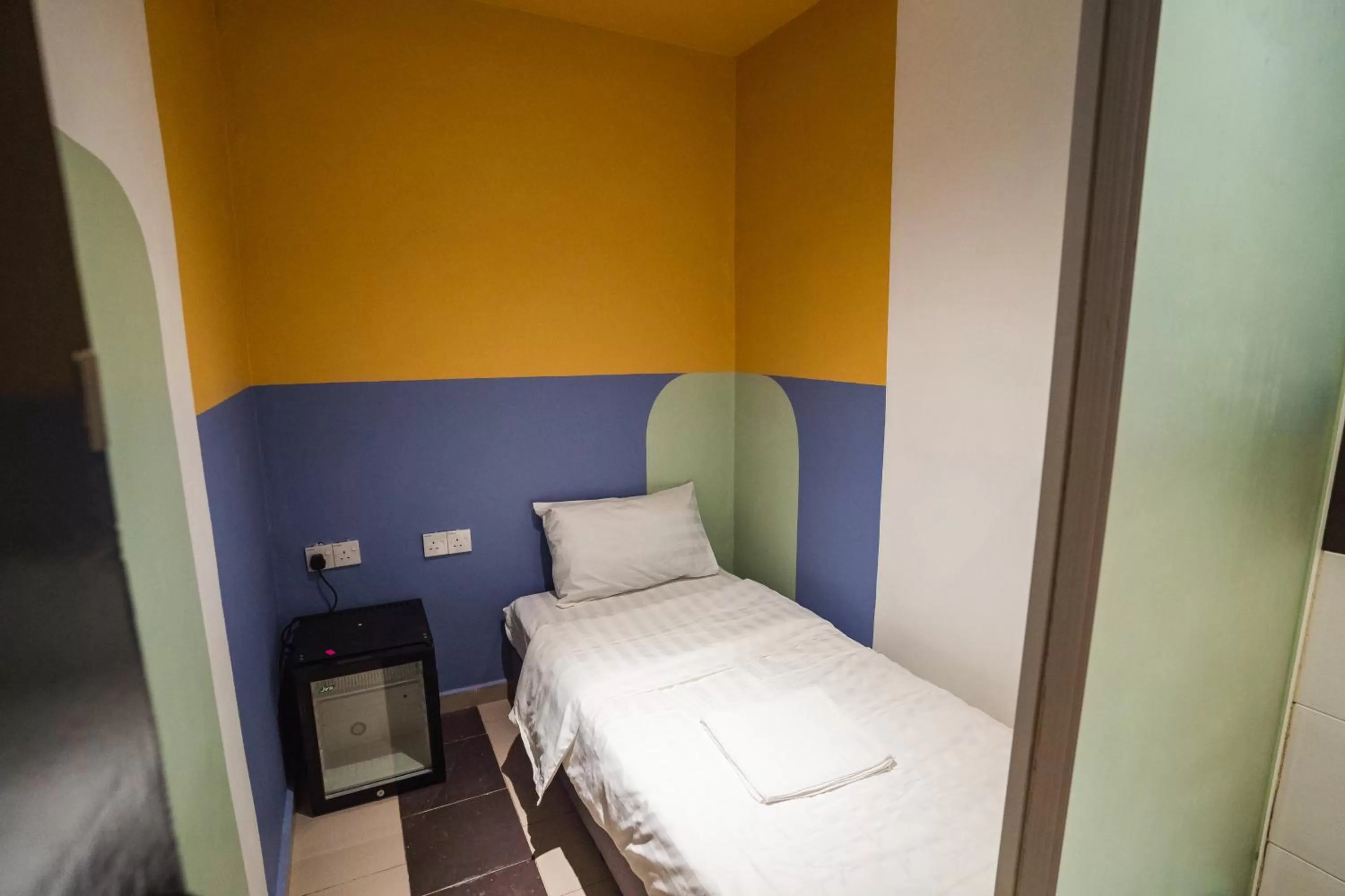 Bed in The Cave By Cactus Hotel Skudai