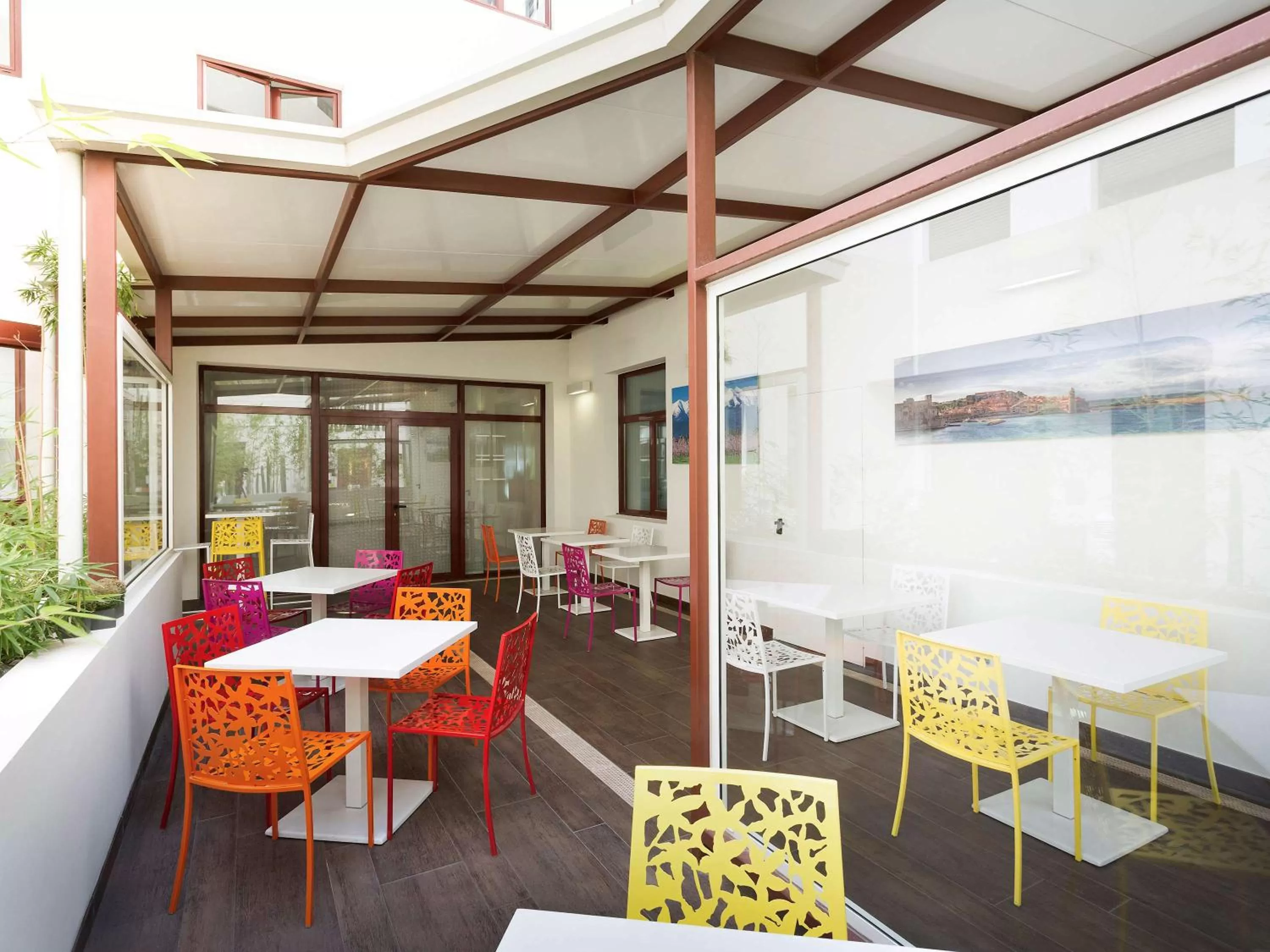 Restaurant/places to eat in Novotel Suites Perpignan Centre - Grandes Suites & Confort Centre-Ville