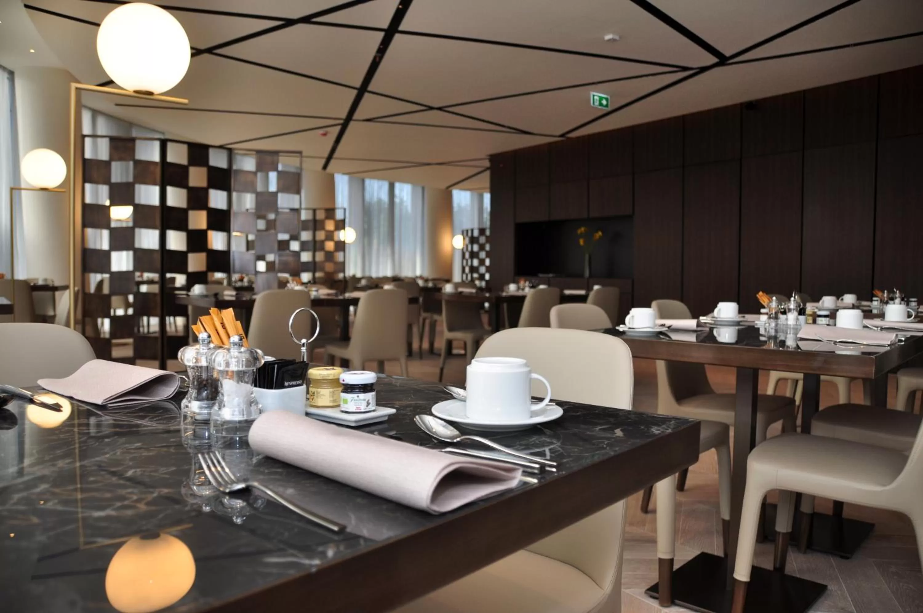 Restaurant/places to eat in Maritim Hotel Plaza Tirana