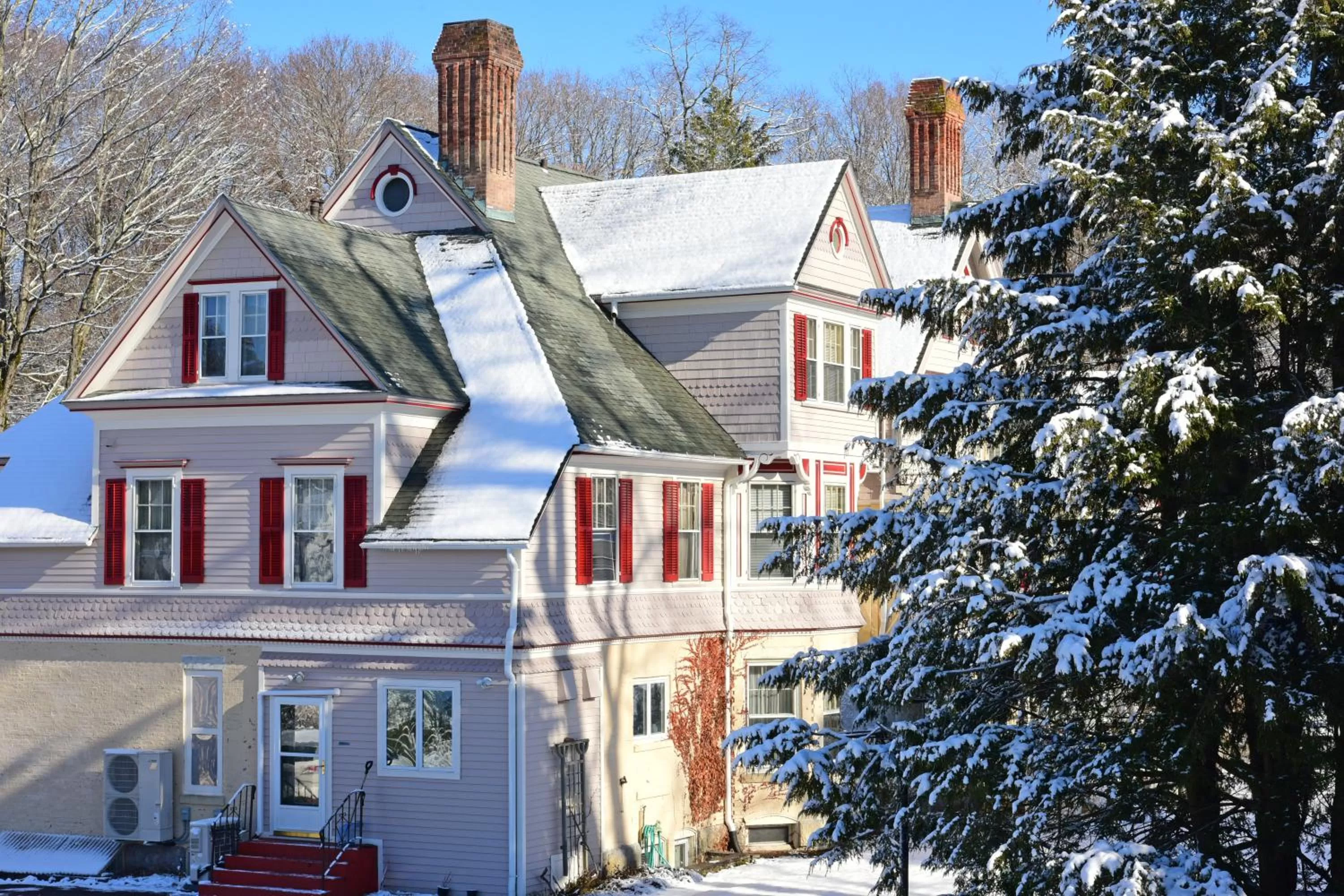 Property building in Wainwright Inn