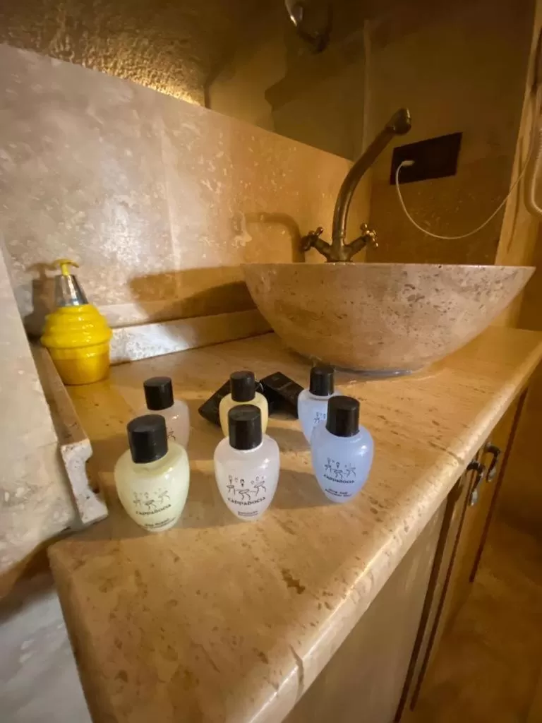 Bathroom, Kitchen/Kitchenette in 7 Oda Kapadokya Cave Hotel