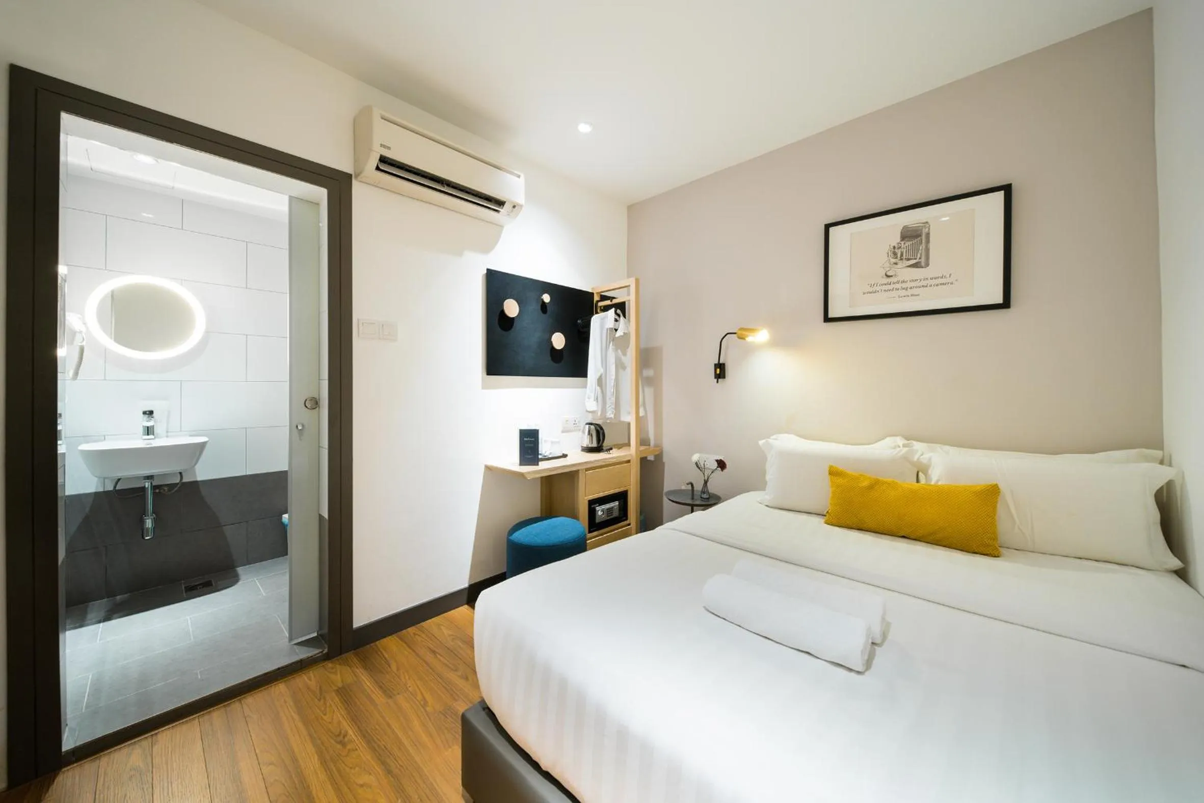 Deluxe Double Room (No Window) in Gold3 Boutique Hotel