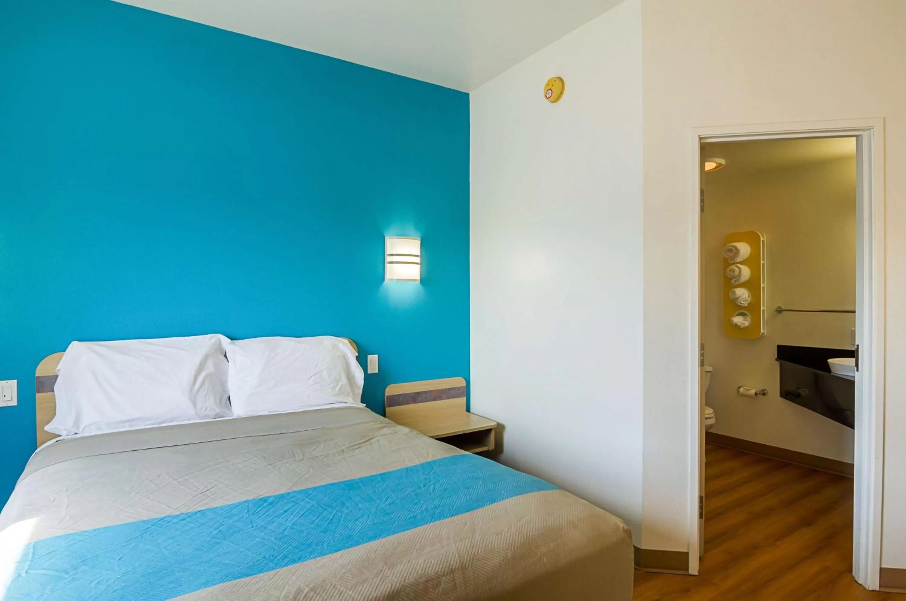 Bedroom, Bed in Motel 6-Wheatland, WY