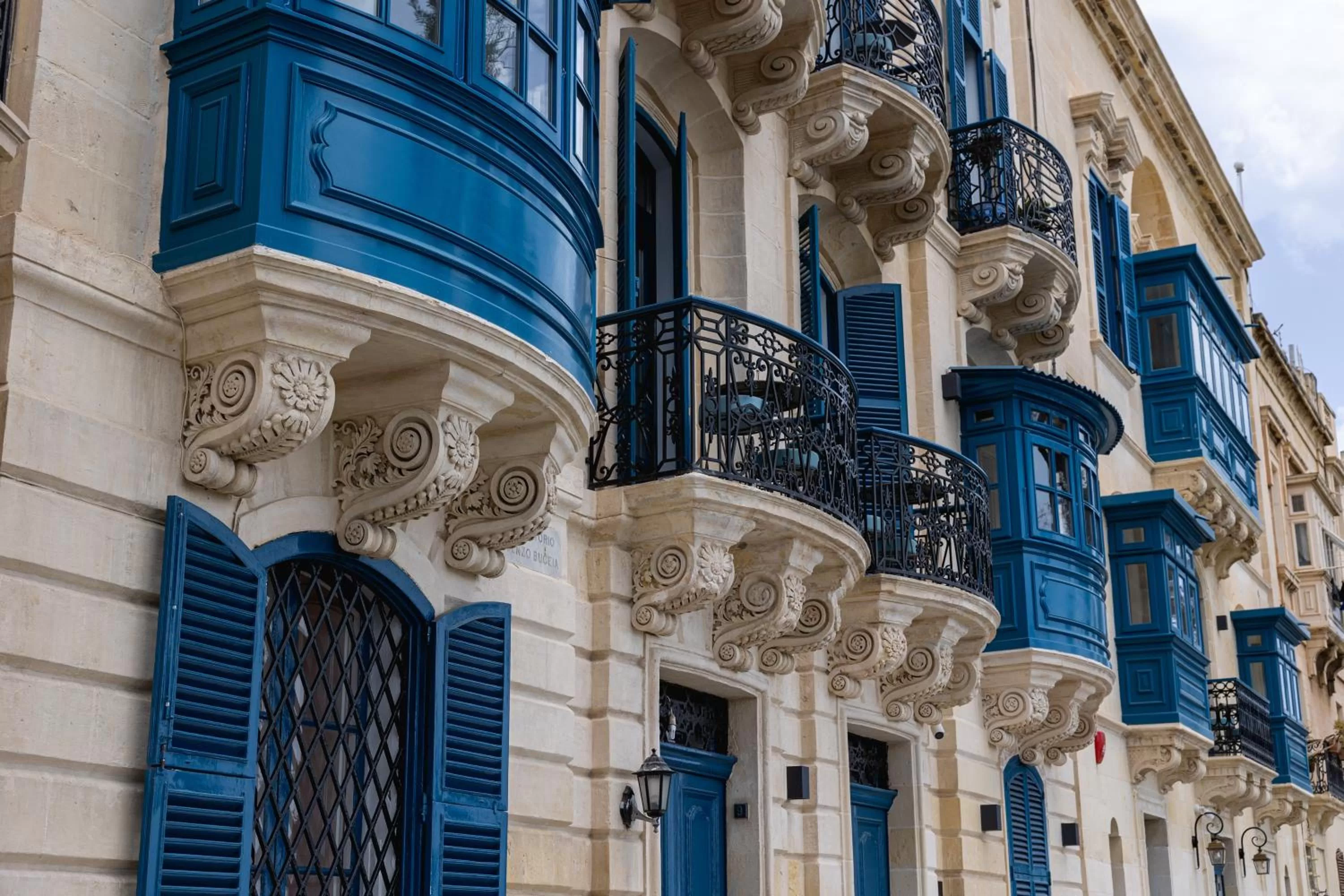 Property building in Iniala Harbour House